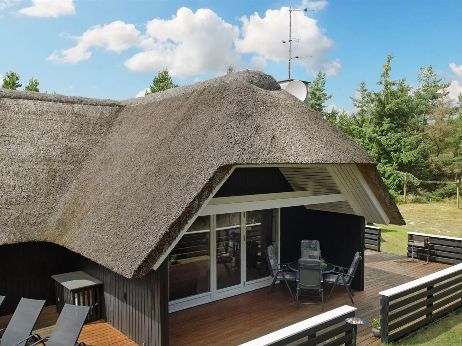 "Patrik" - 1.4km from the sea-Draußen