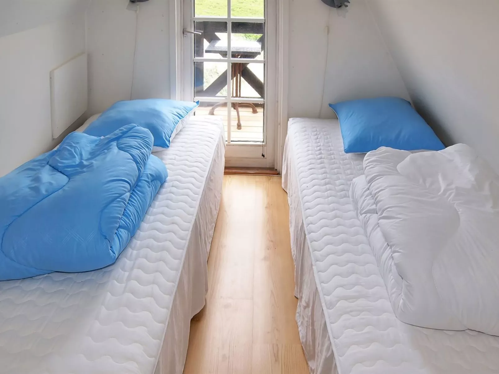 "Analia" -  from the sea-Inside