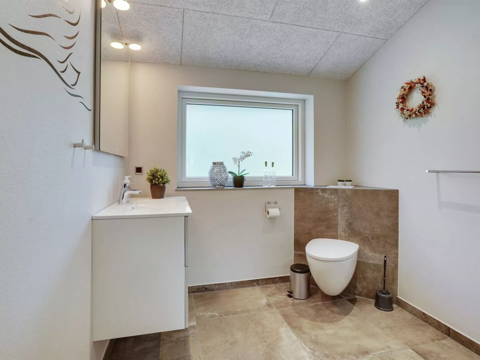 "Eylar" - 28km from the sea-Inside