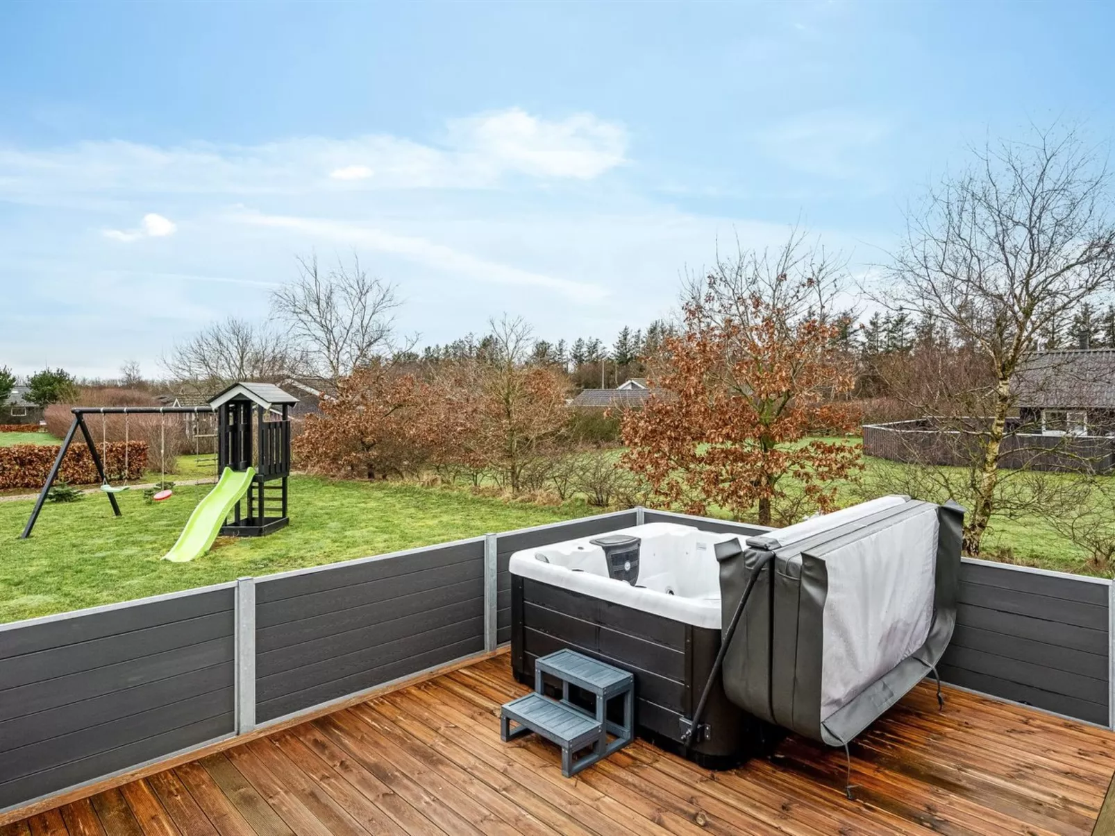 "Gertrude" - 1.1km to the fjord-Outside