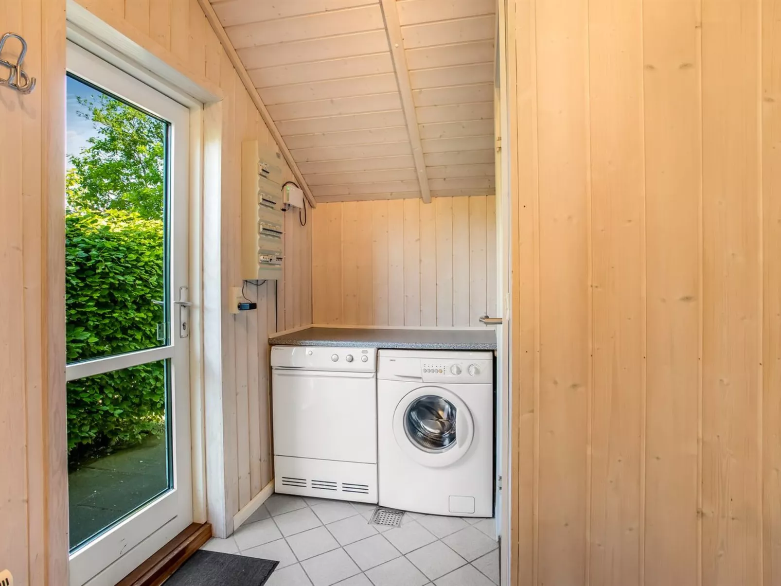 "Isving" - 1.1km to the fjord-Inside