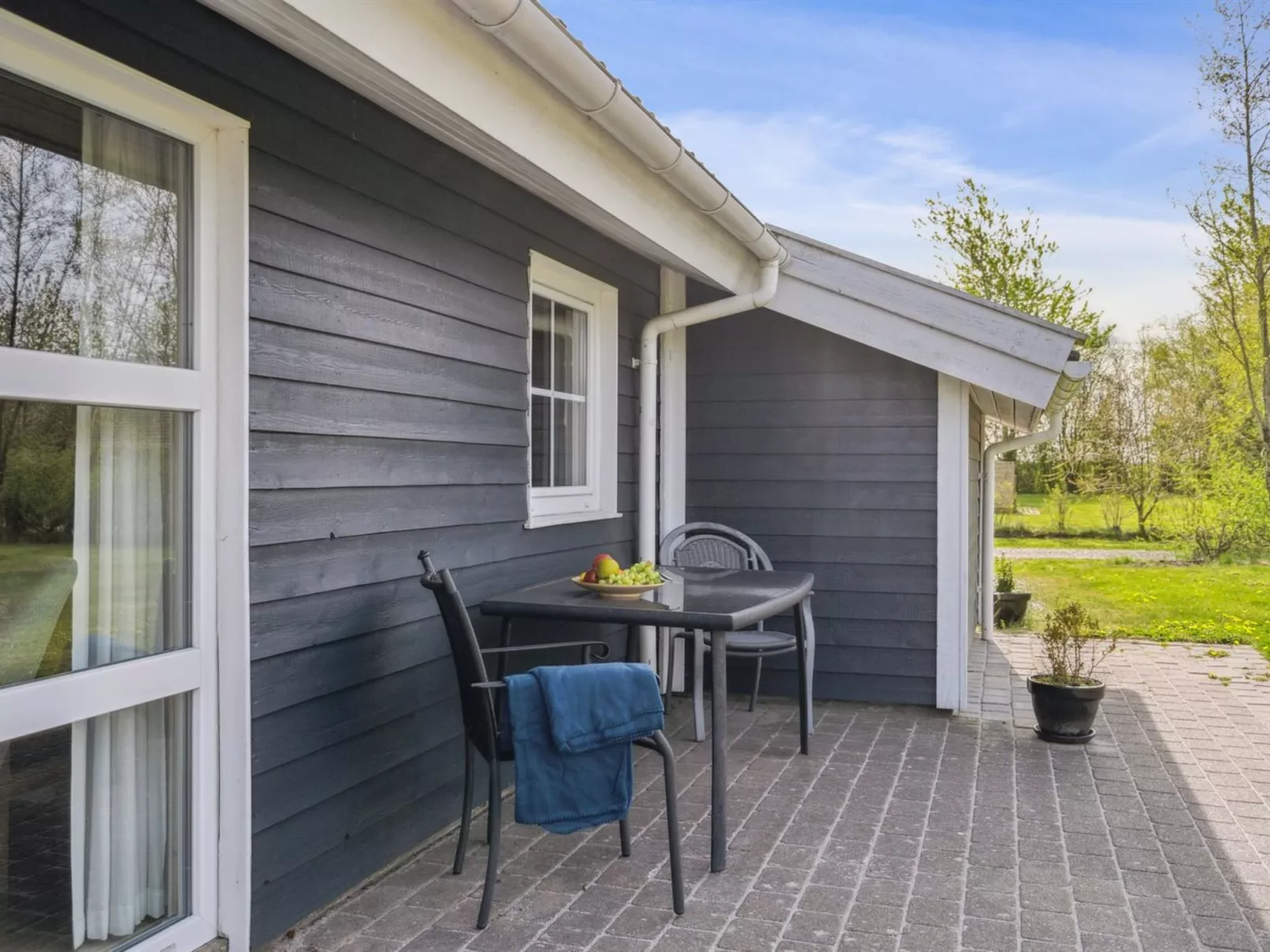 "Tinka" - 1.2km to the fjord-Outside