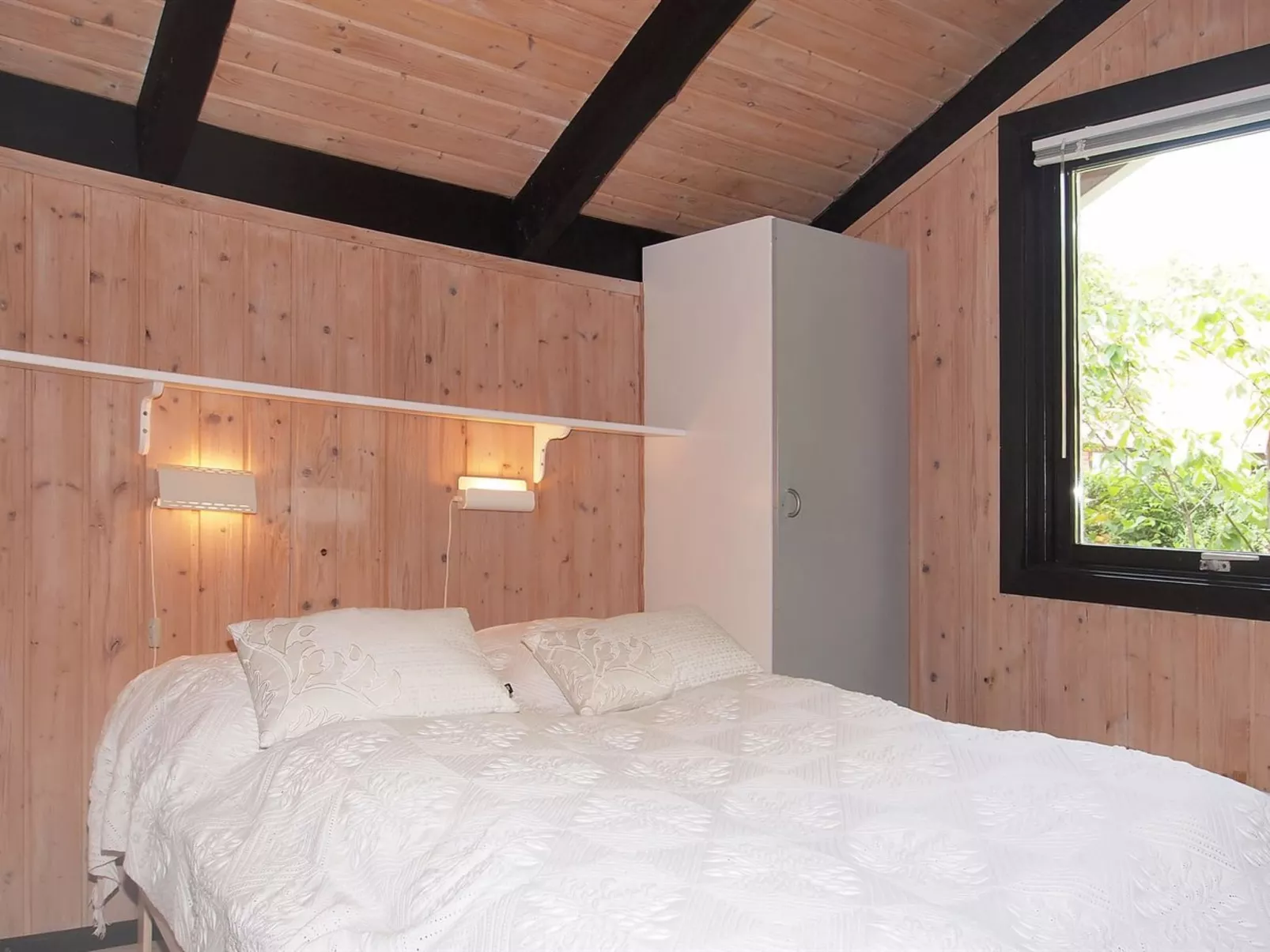 "Throkil" - 450m to the fjord-Drinnen