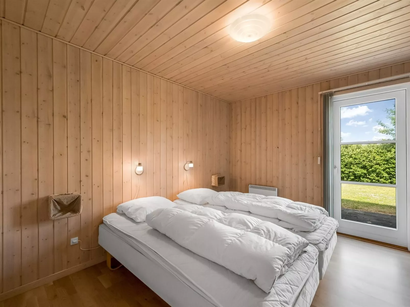 "Saara" - 700m to the fjord-Drinnen