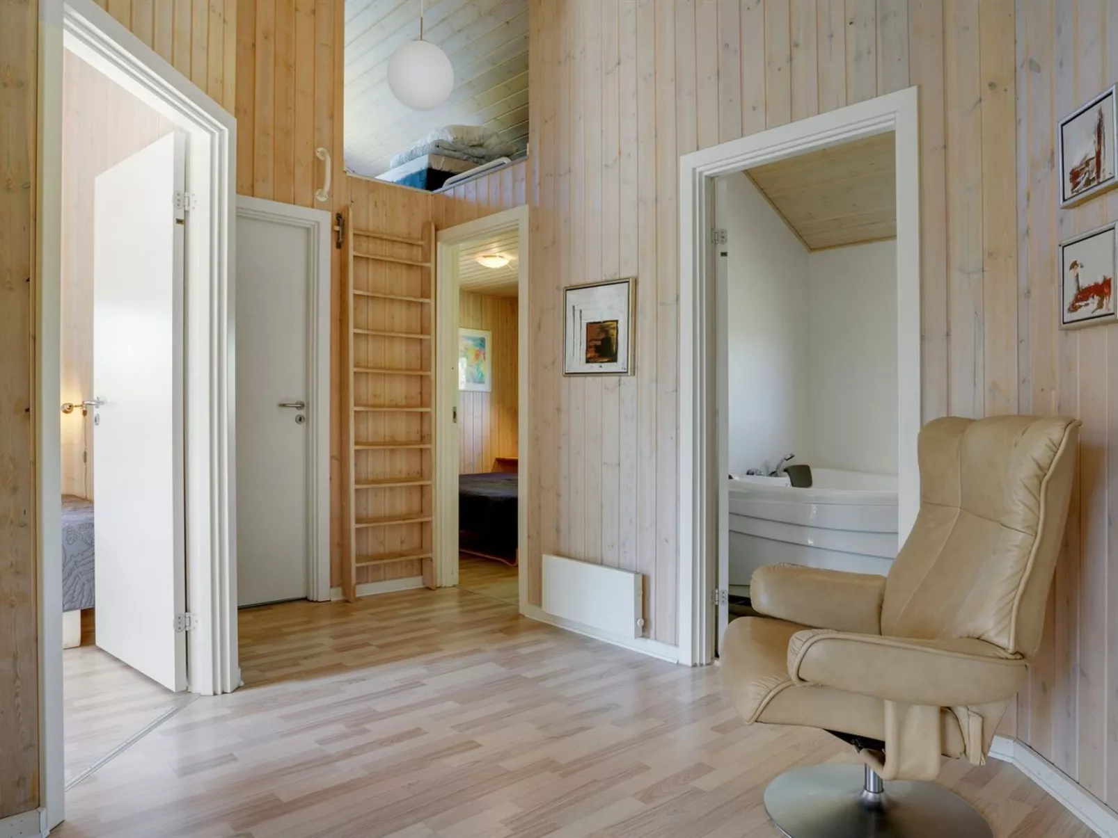 "Ebbi" - 36km from the sea-Inside