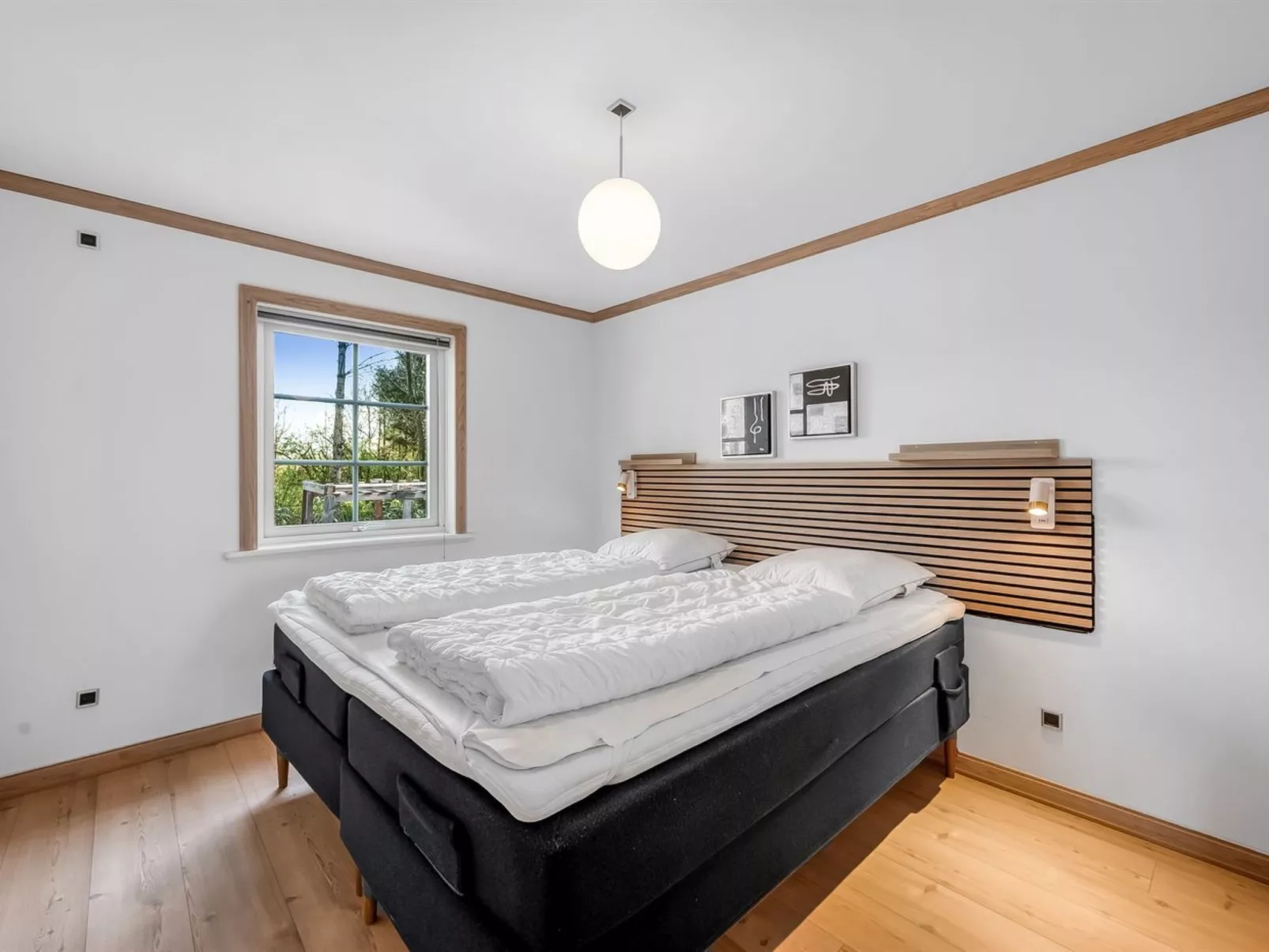 "Adelia" - 850m to the fjord-Dedans