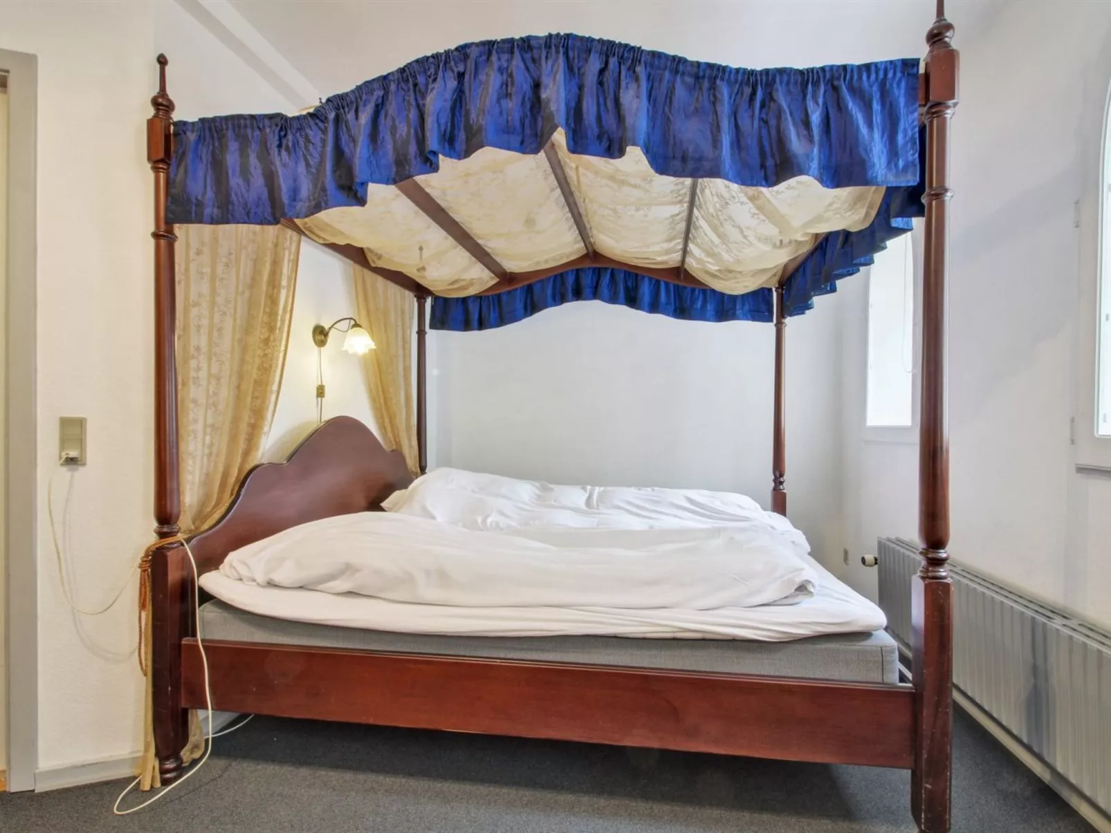 "Herman" - 22km from the sea-Inside