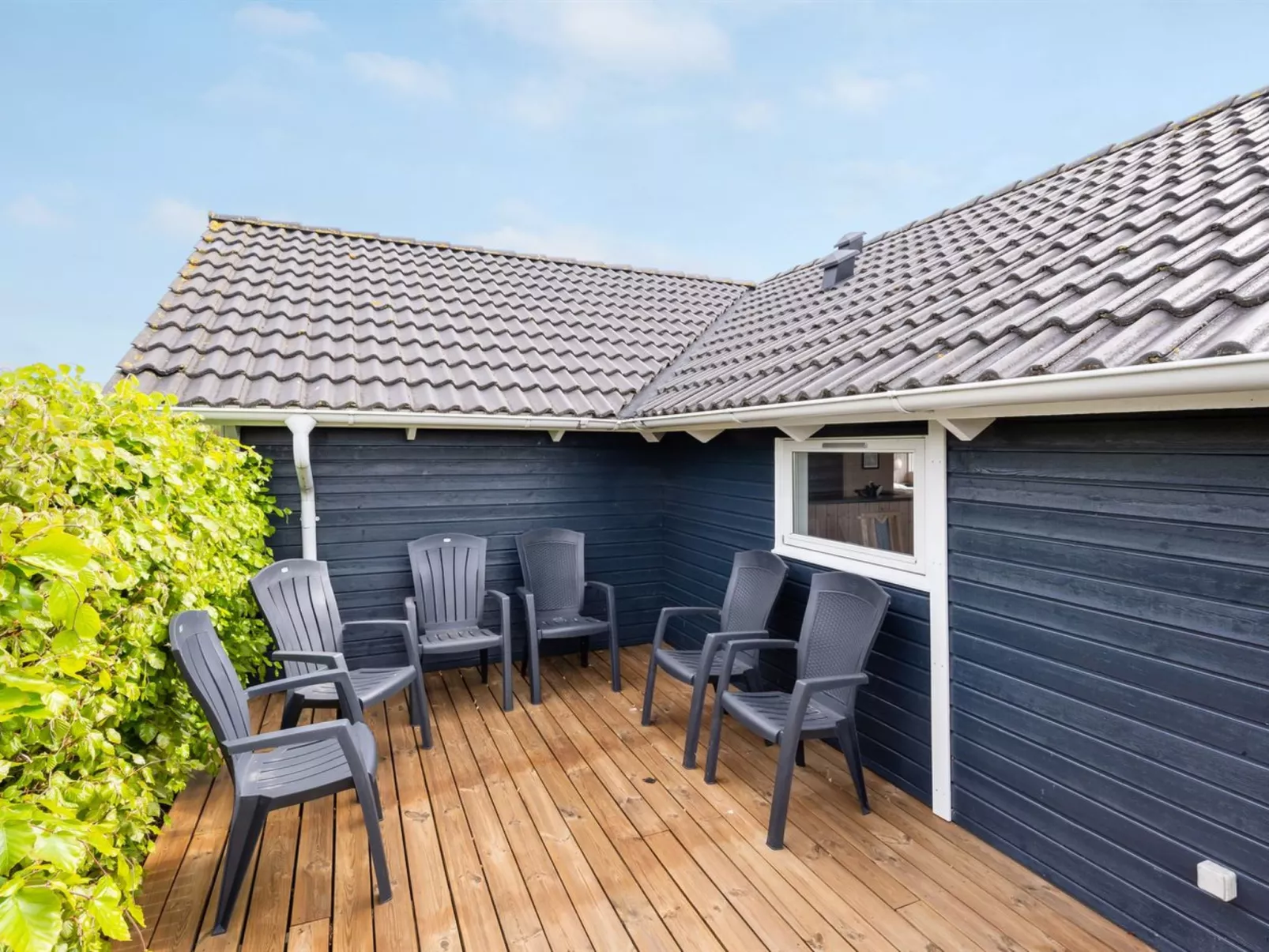 "Binna" - 1.2km to the fjord-Drinnen