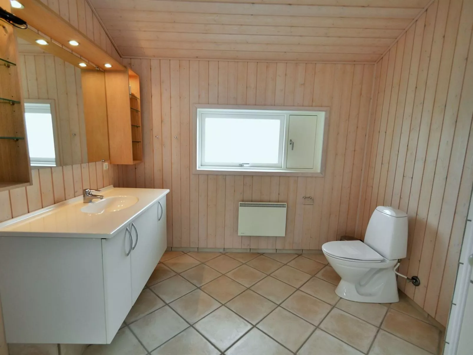 "Hadar" - 100m from the sea-Drinnen