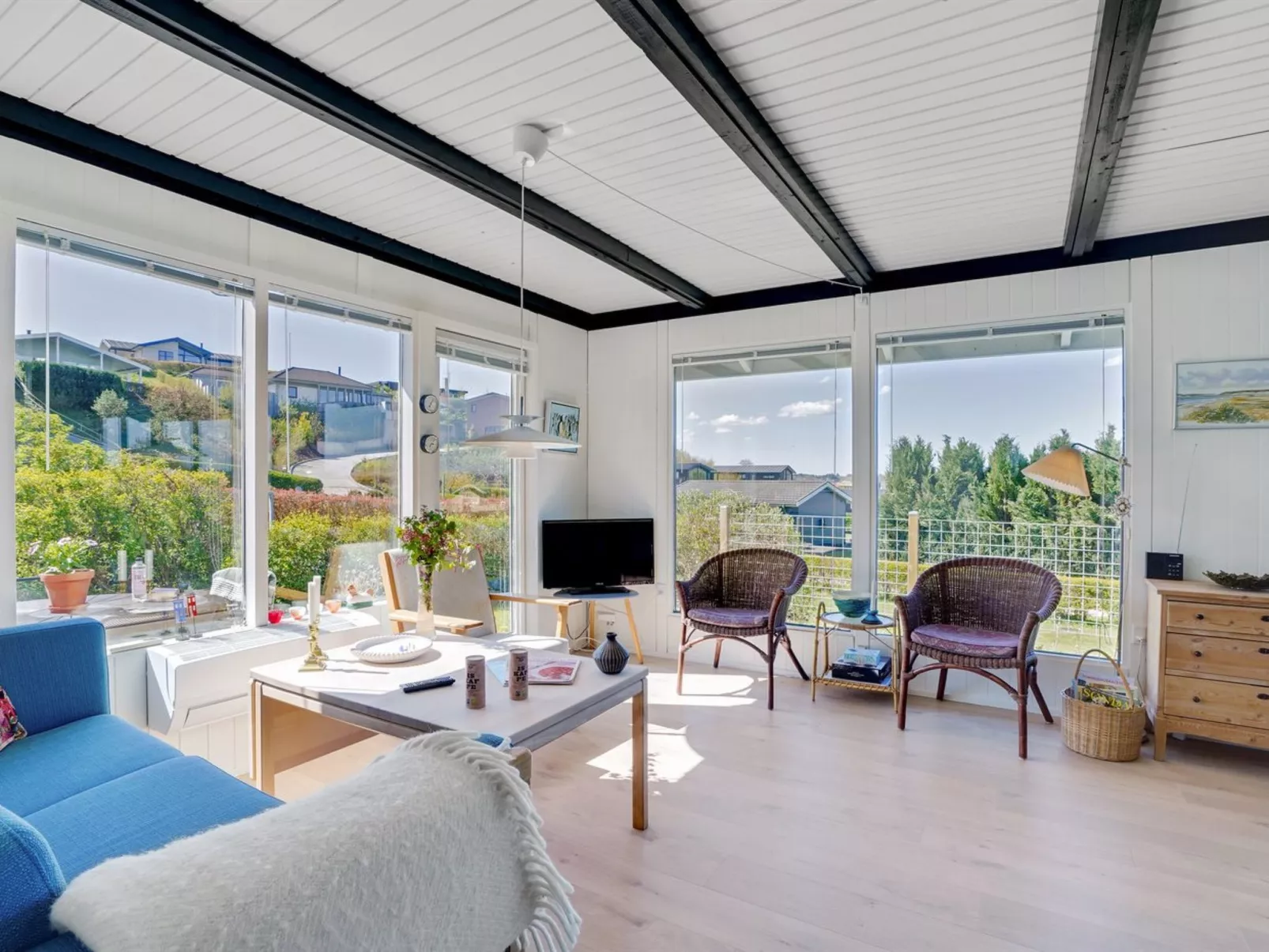 "Vasilij" - 300m to the fjord-Inside