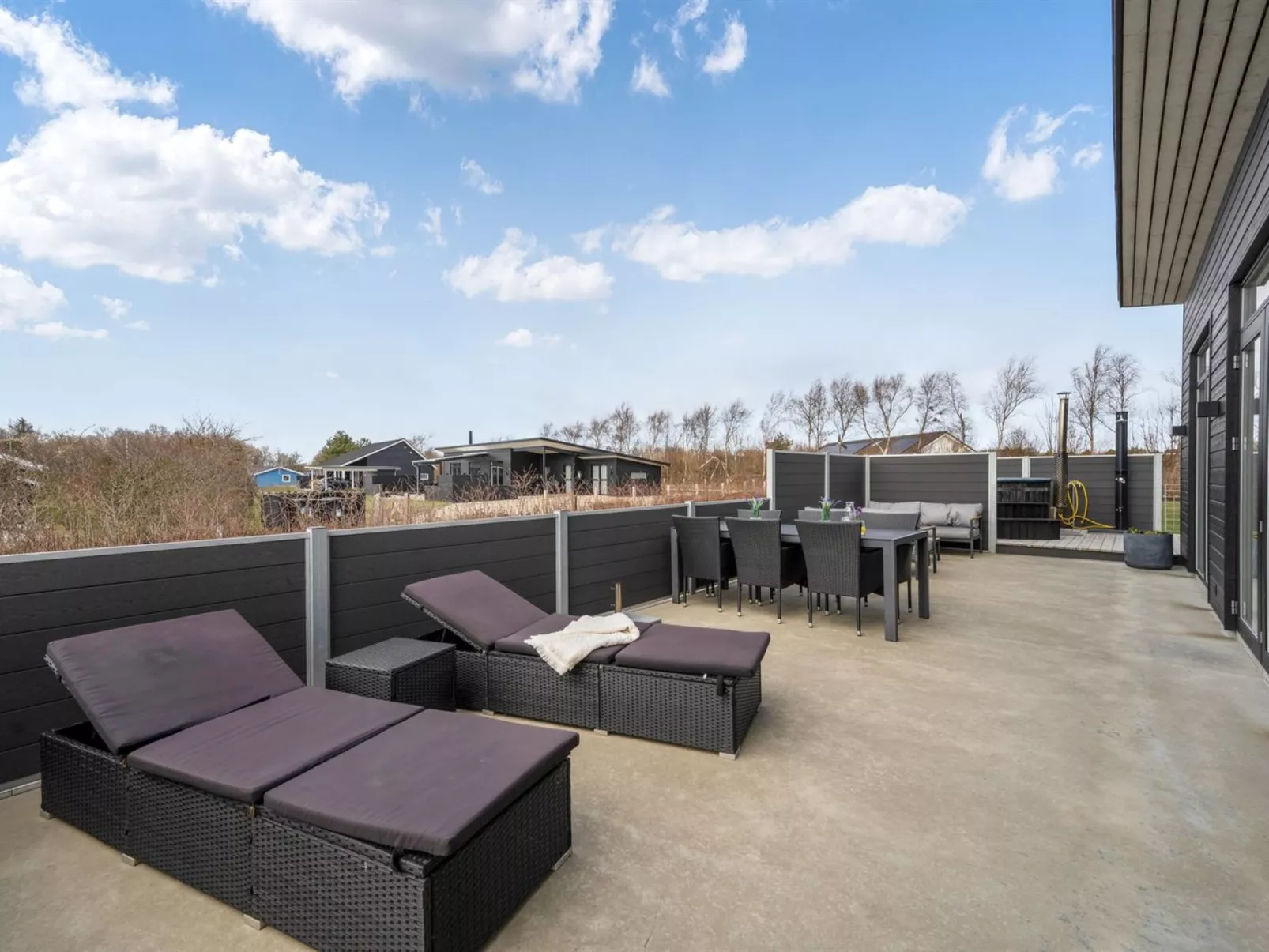 "Gela" - 1.3km to the fjord-Draußen