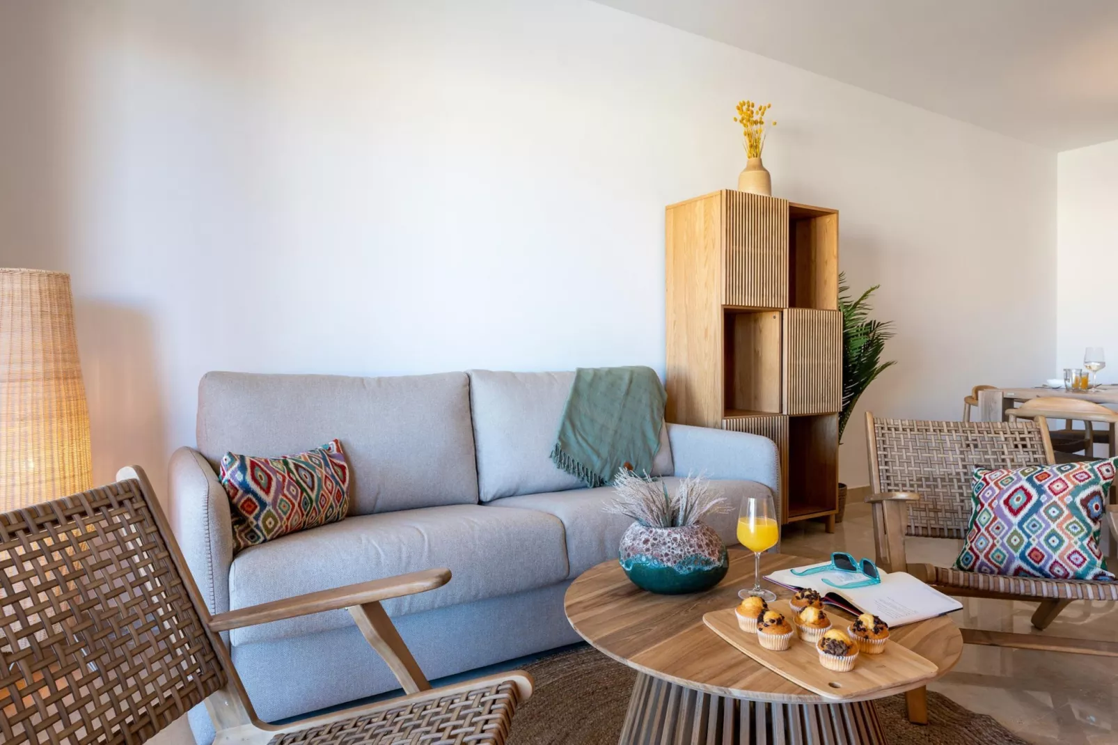 CT 199 HHH - Duquesa Village-Salon