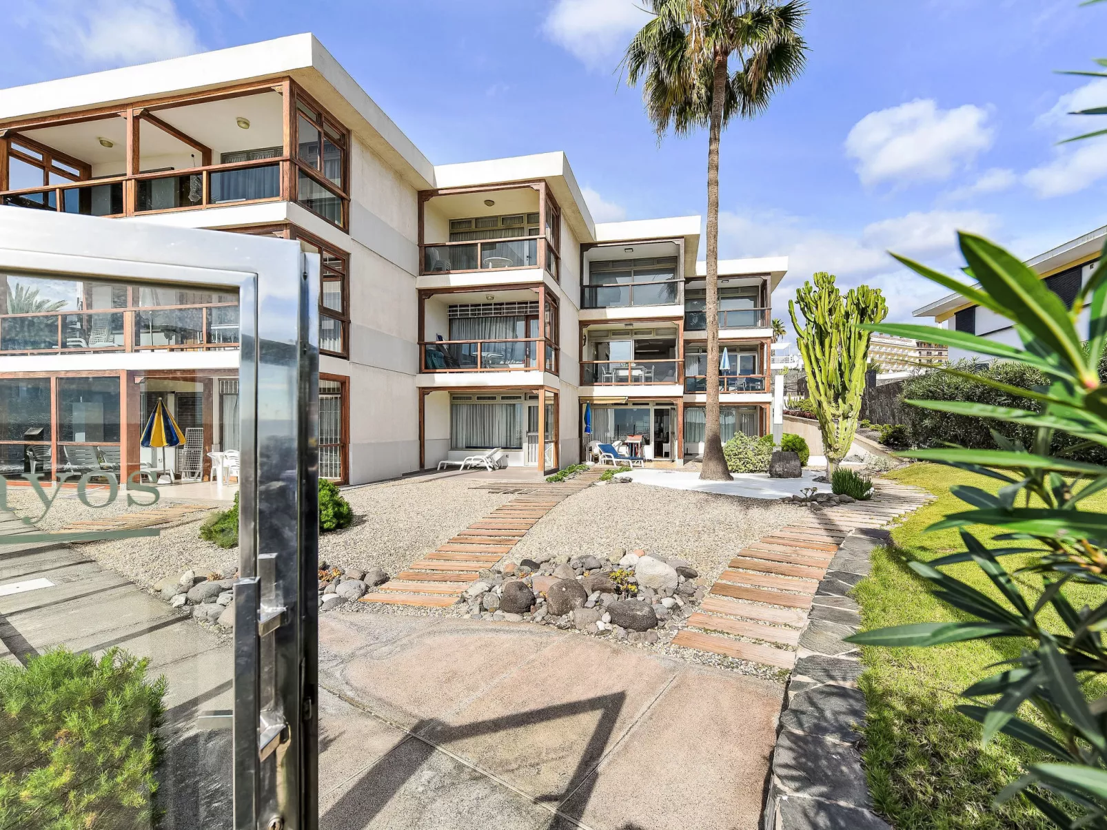 Papagayo San Agustin-Outside