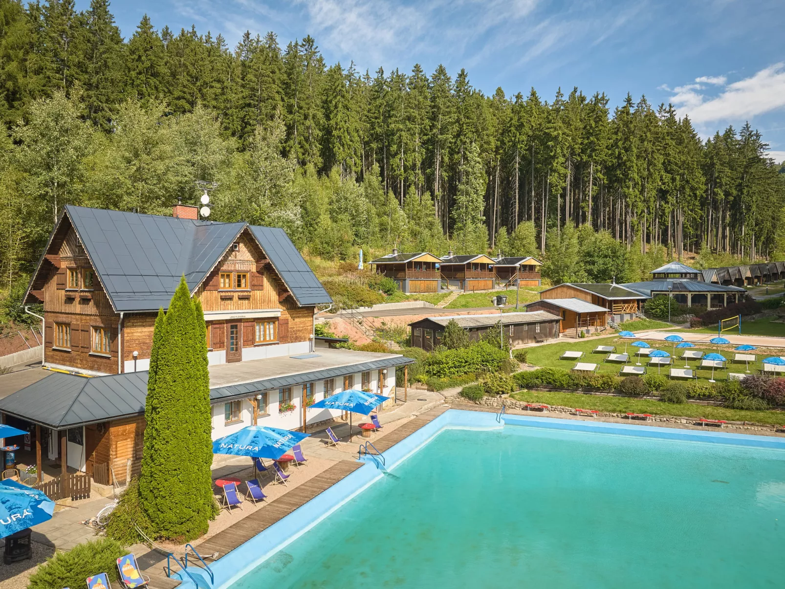 Luxe Timber Lodge & Pet Retreat-Outside