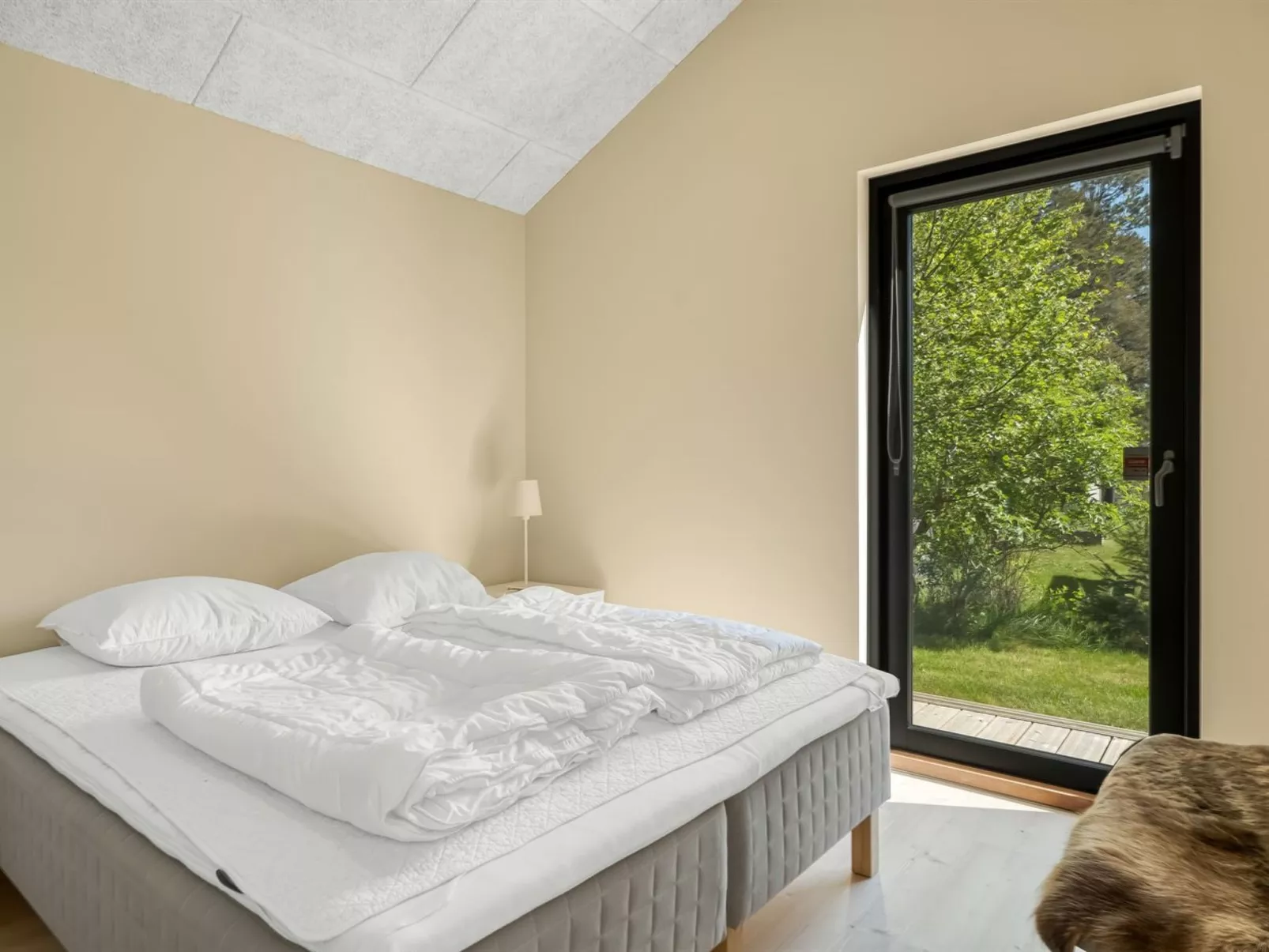 "Alfrede" -  from the sea-Dedans