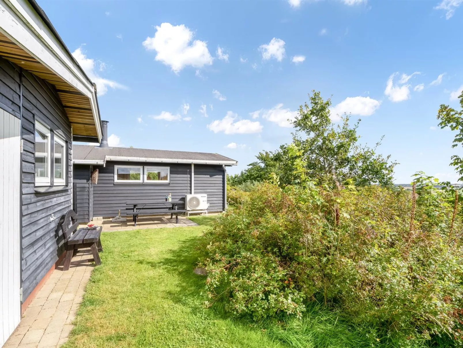 "Dimo" - 300m to the fjord-Outside