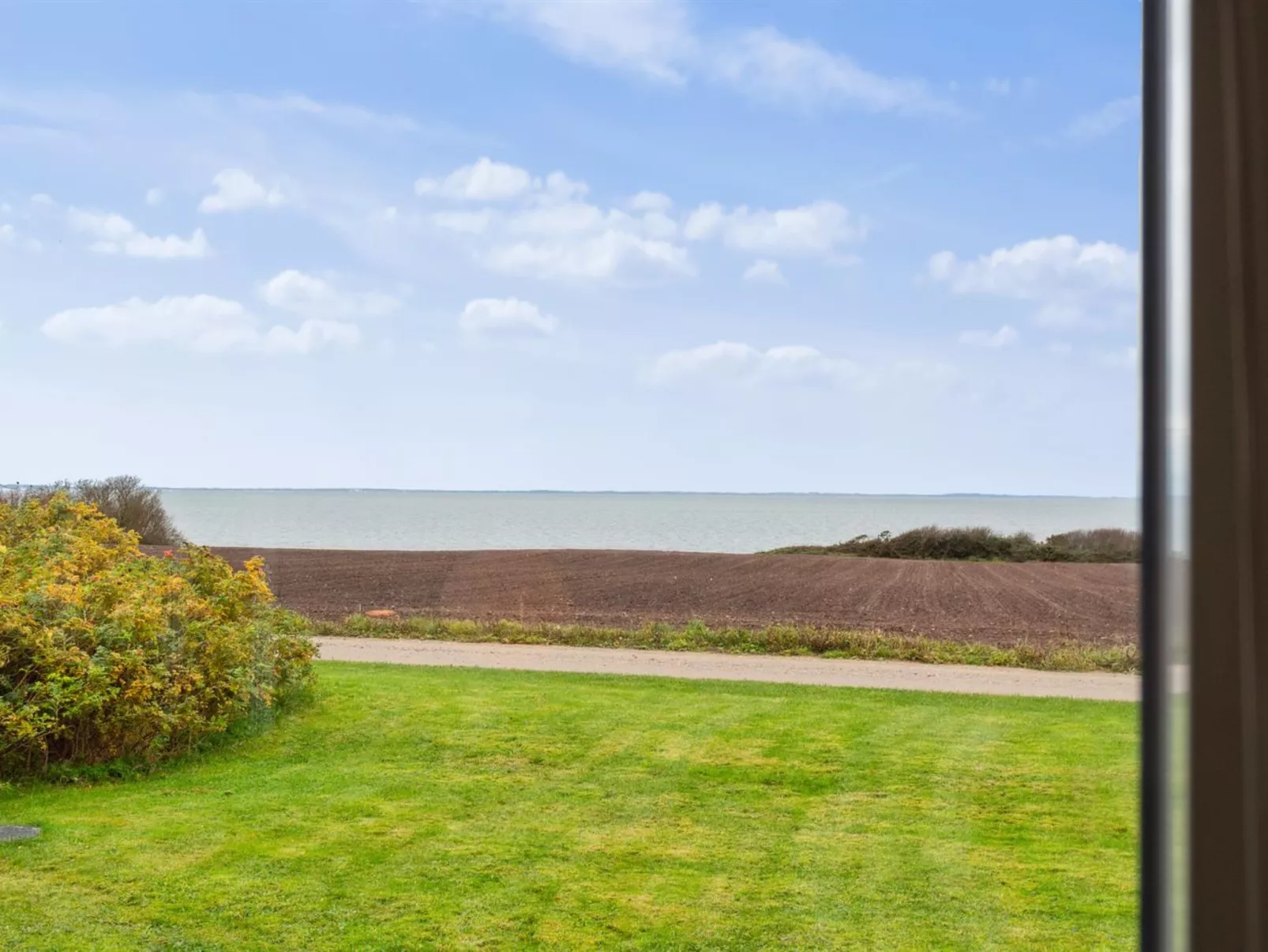 "Luchia" - 200m to the fjord-Draußen