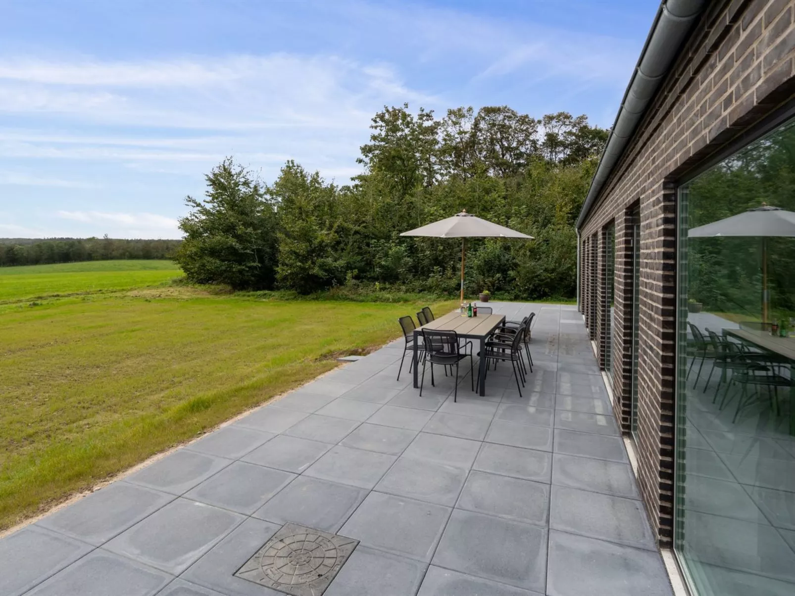 "Landuin" - 30km from the sea-Outside