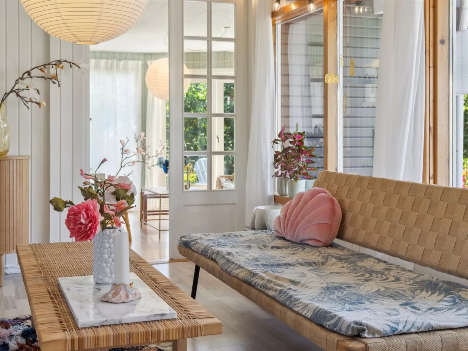 "Fintan" - 1km from the sea-Inside