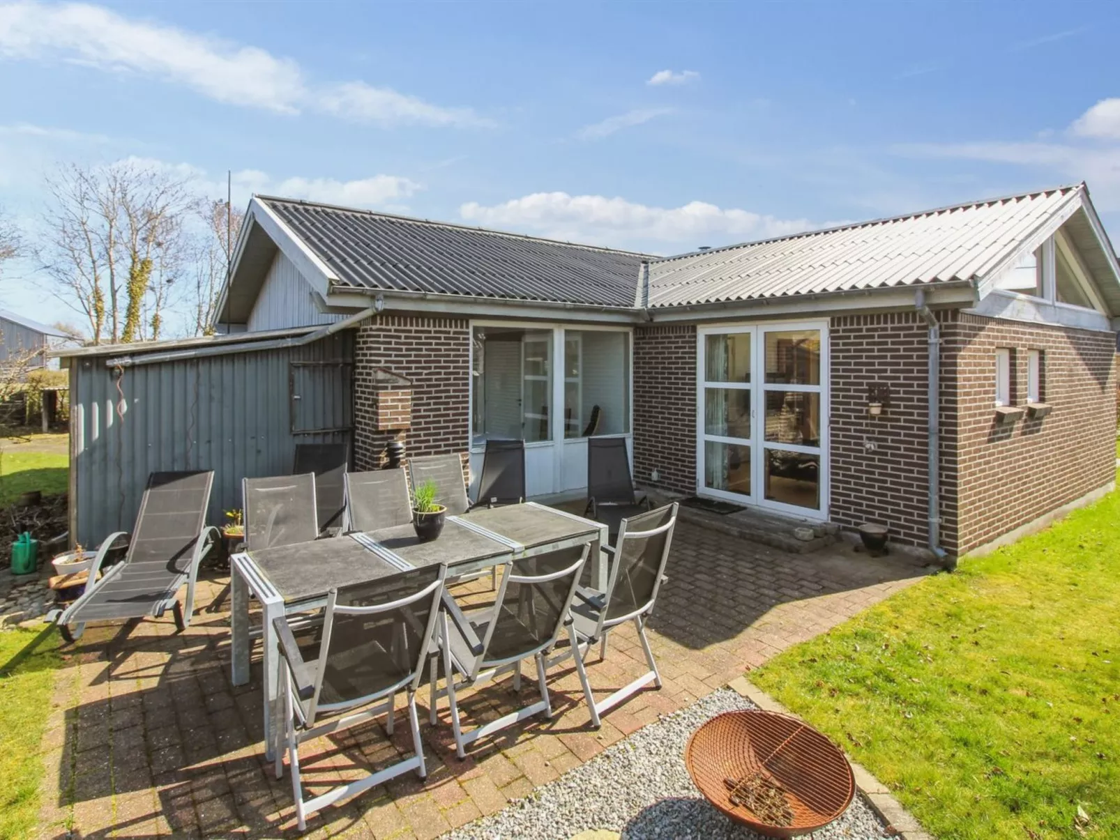 "Erle" - 1.5km from the sea-Outside