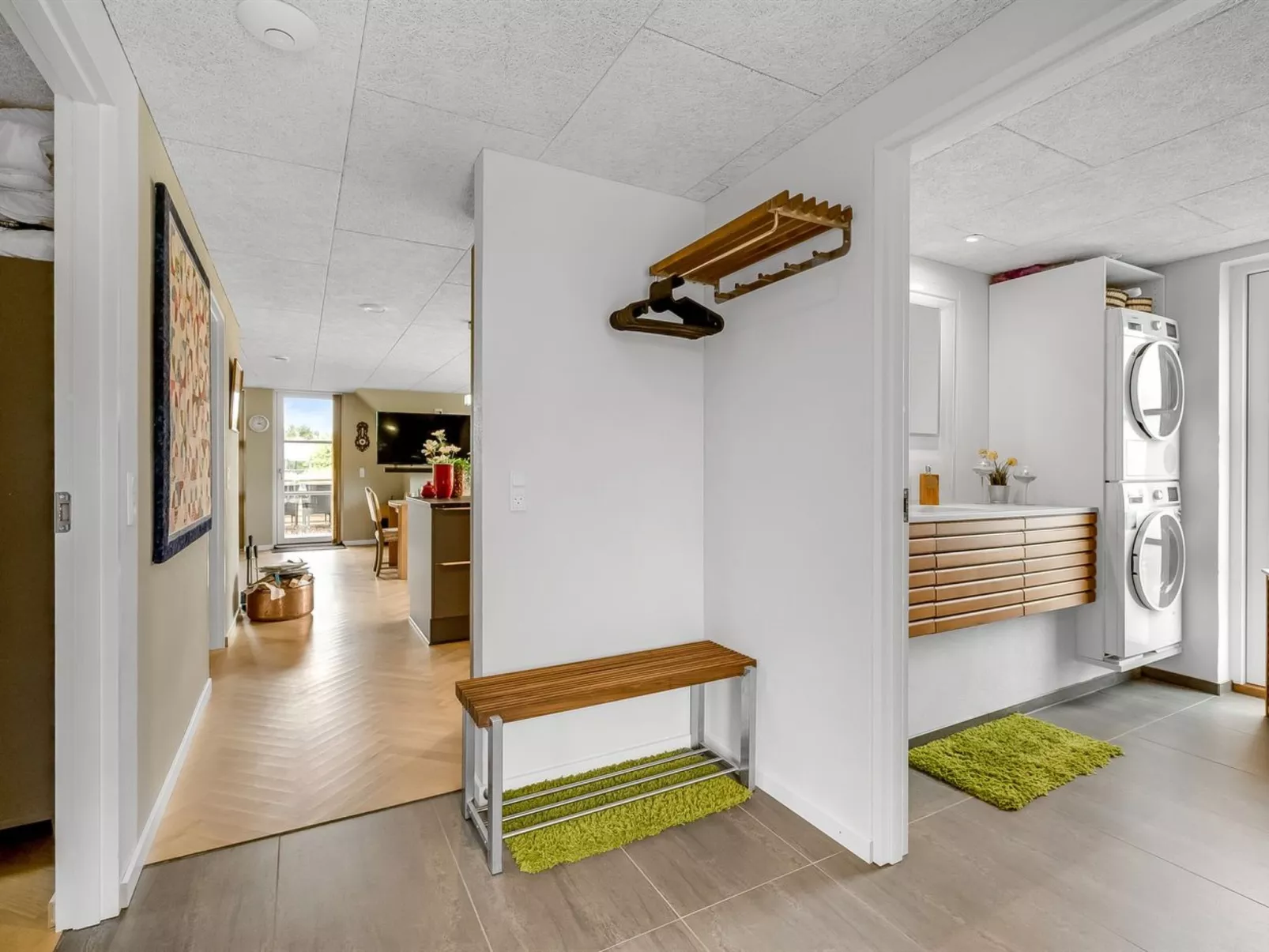 "Thorid" - 800m from the sea-Inside