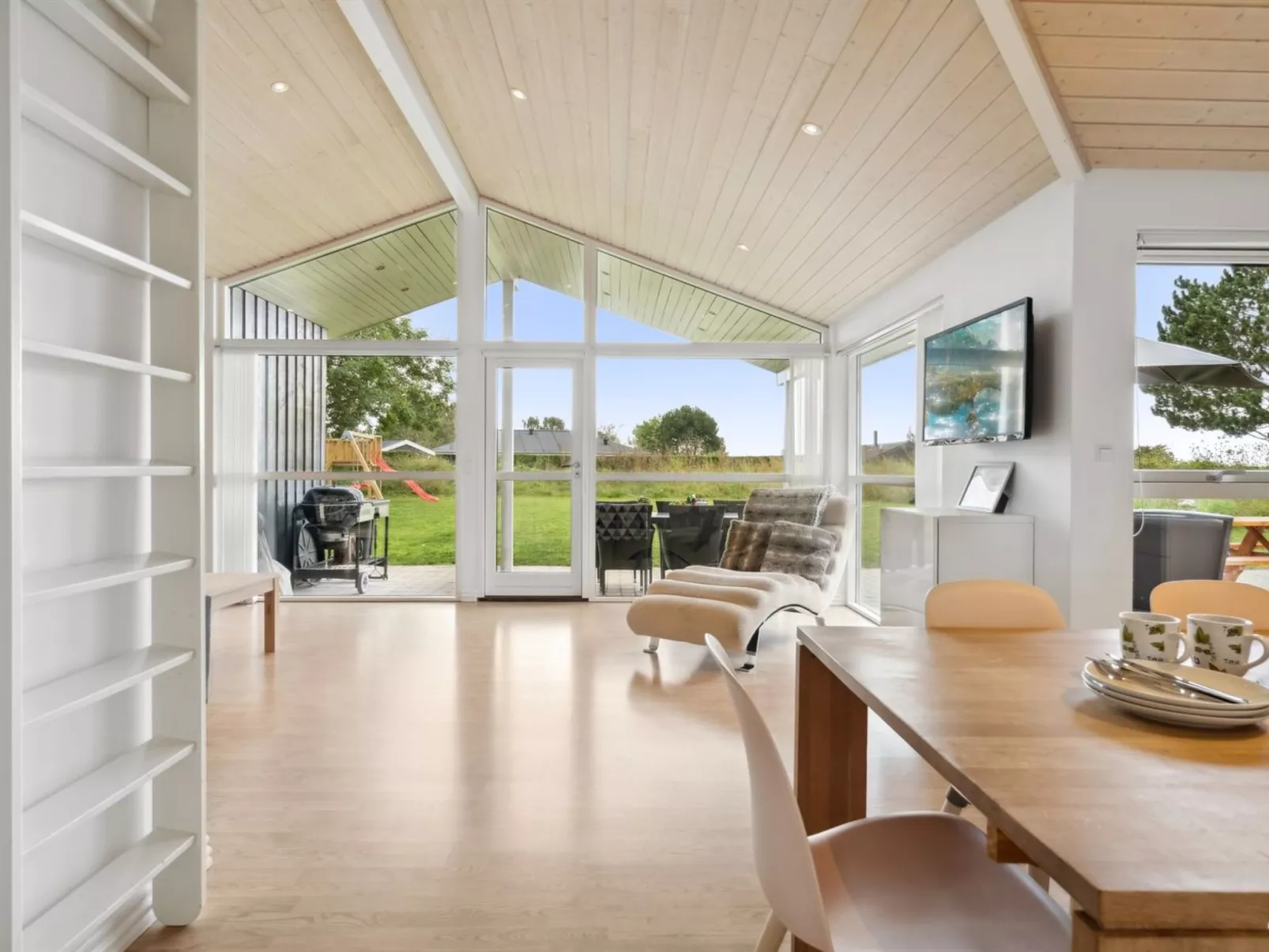 "Thjodulf" - 300m from the sea-Inside