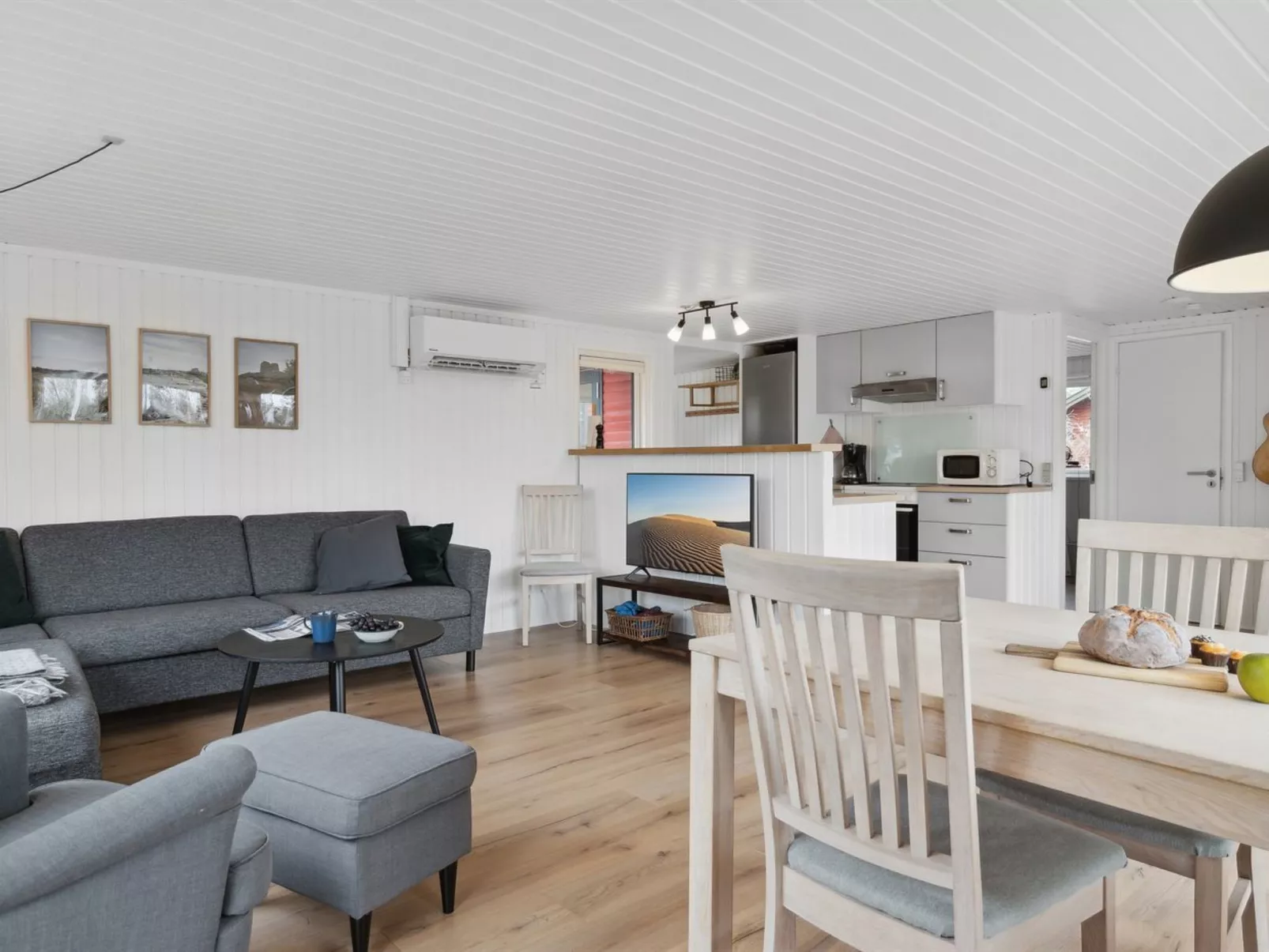 "Dome" - 7km from the sea-Drinnen