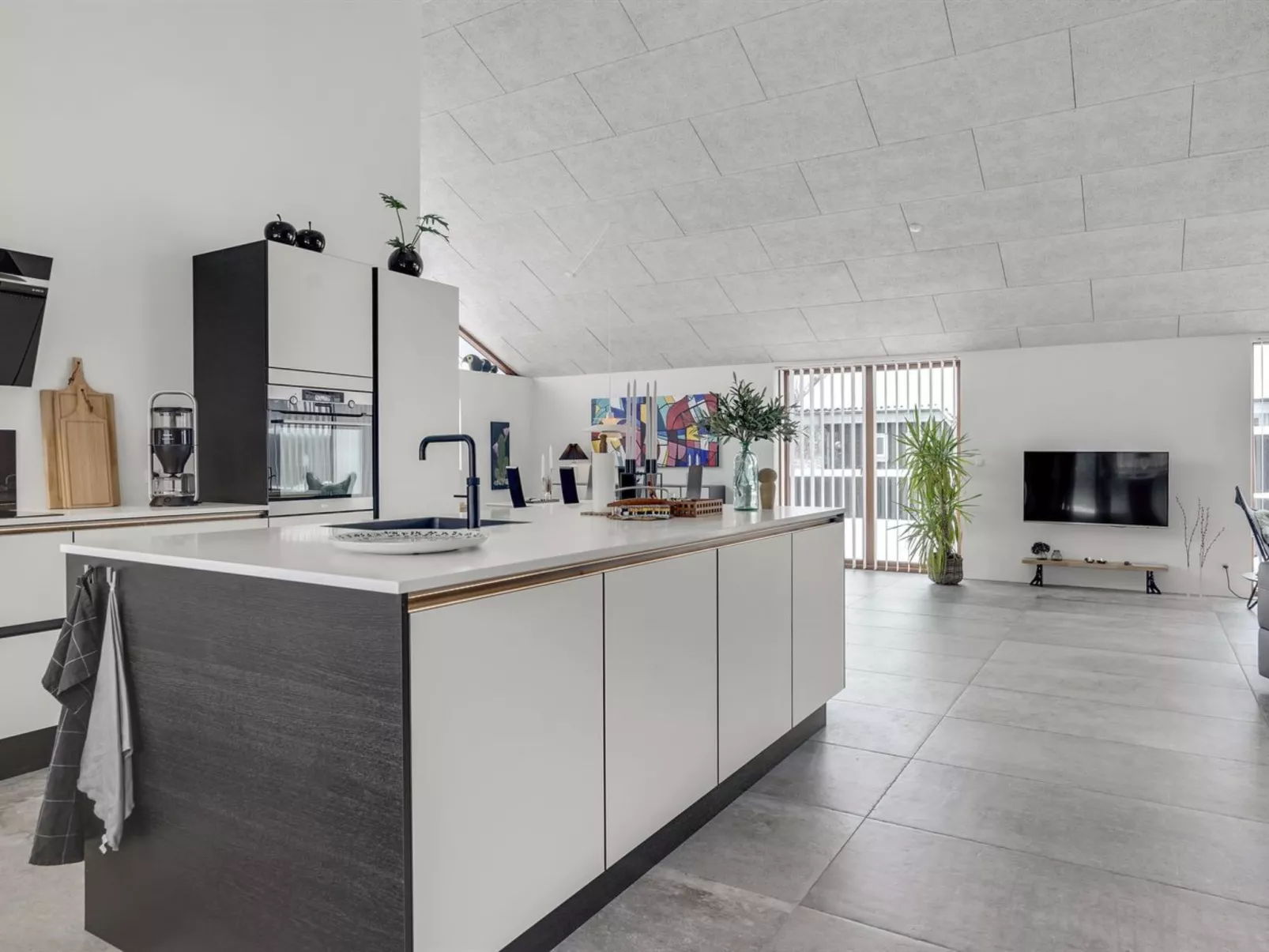 "Aaran" - 700m from the sea-Inside