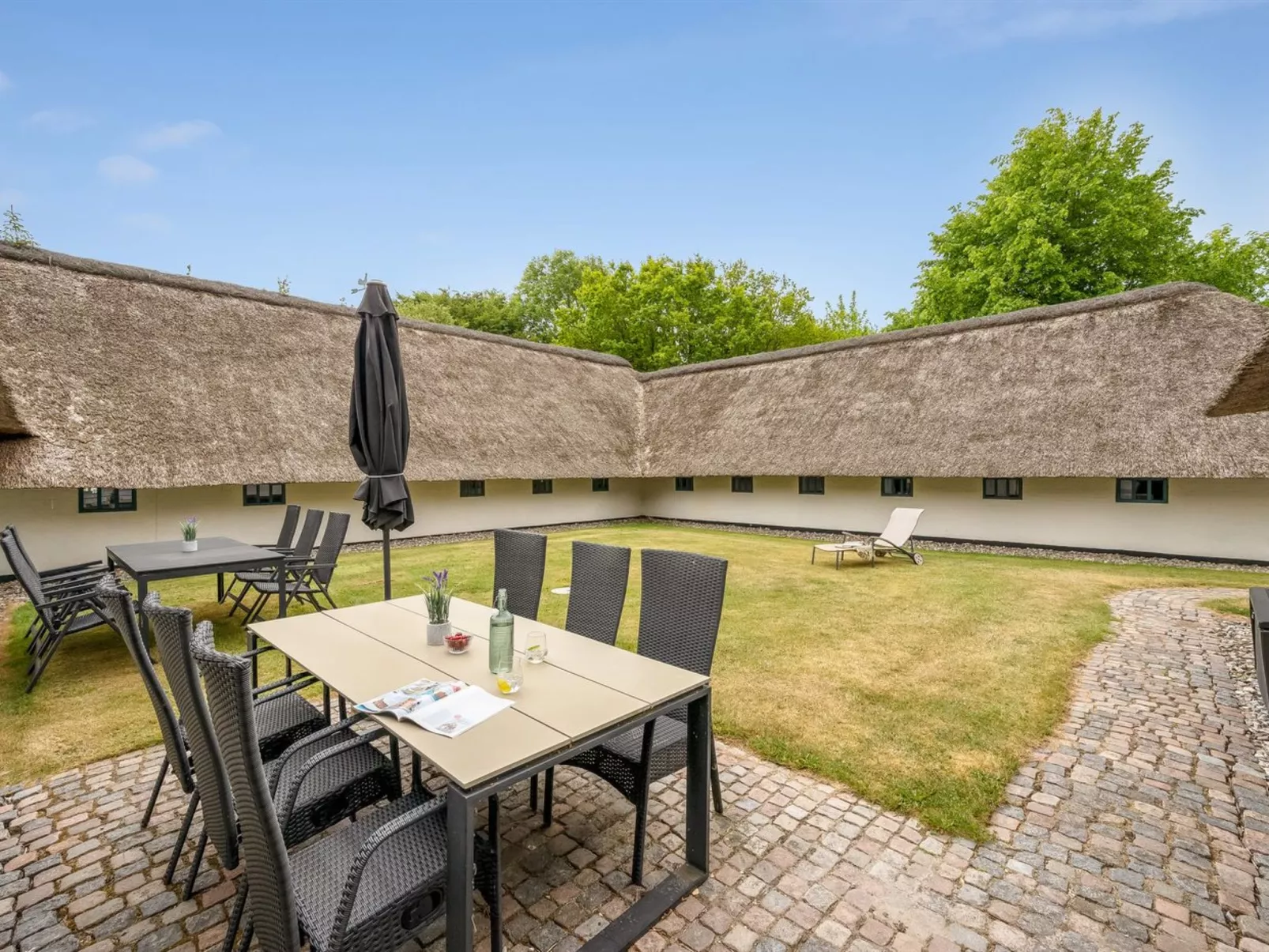 "Tatiane" - 10km from the sea-Outside