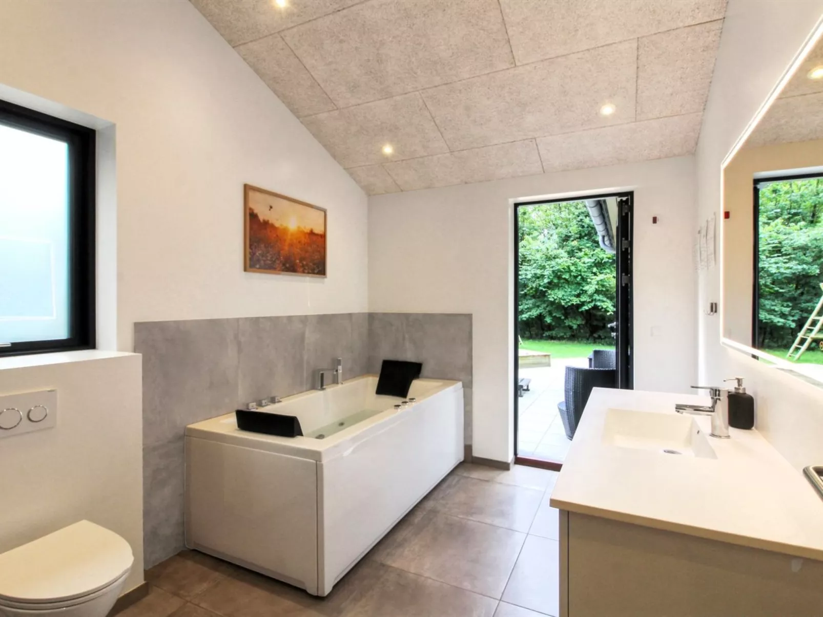 "Robert" - 30km from the sea-Inside