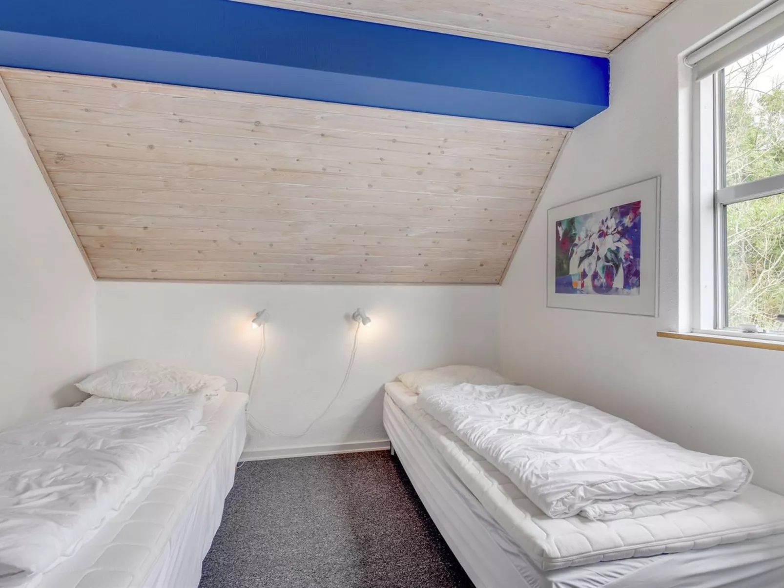 "Tabithe" - 2.2km from the sea-Inside