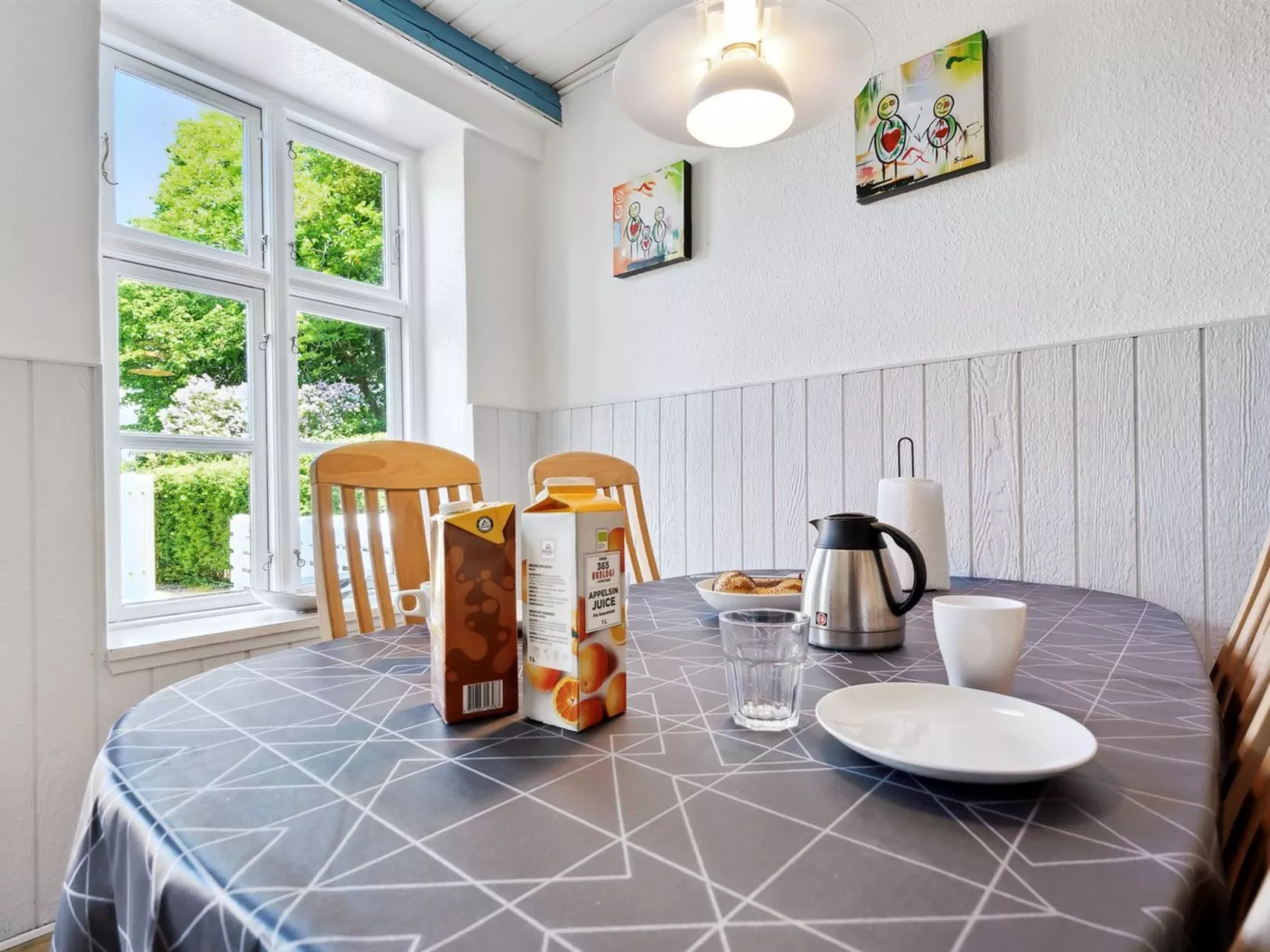 "Essie" - 20km from the sea-Drinnen