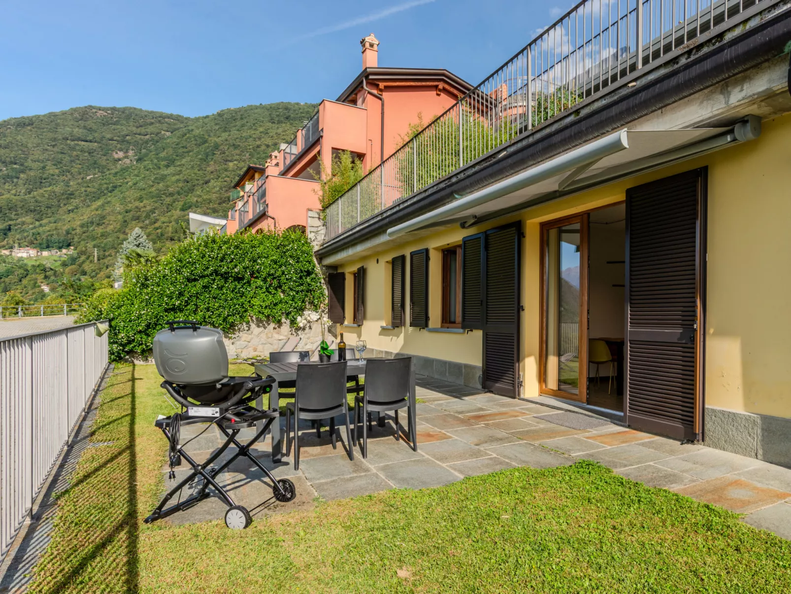 La Terrazza sul Lago-Outside