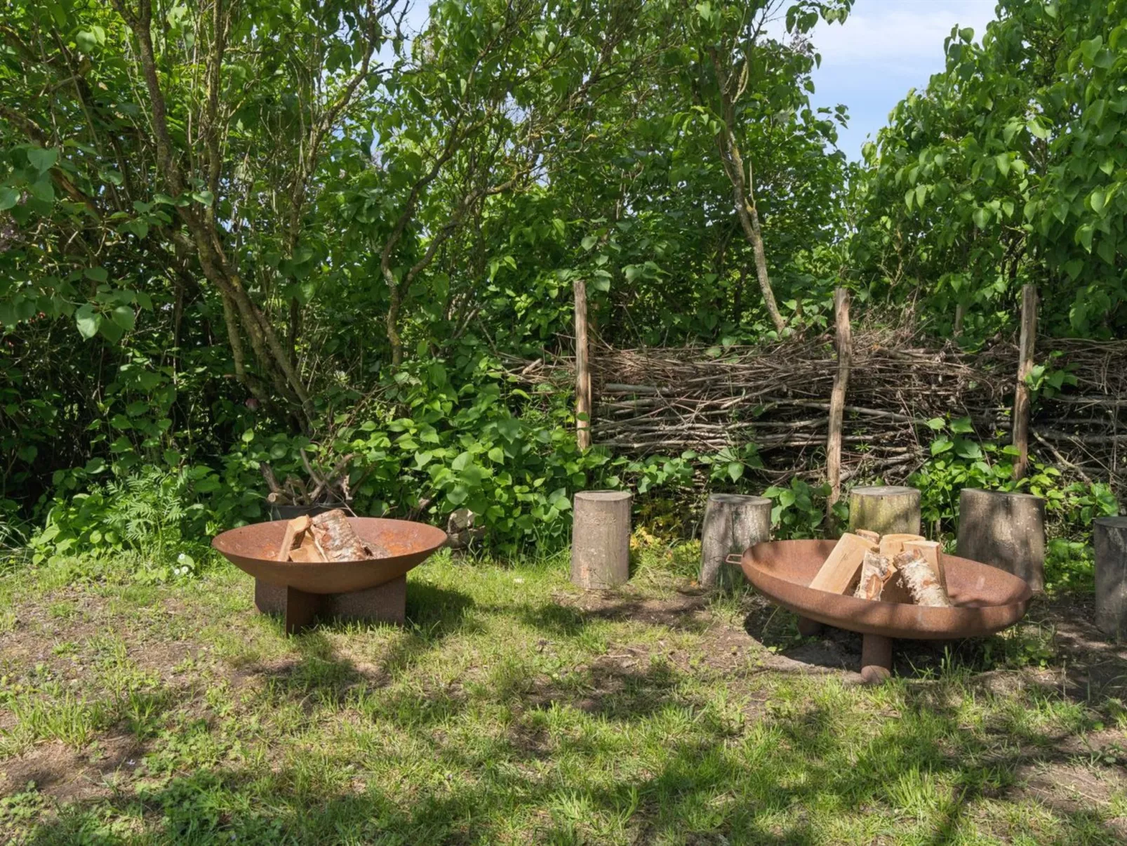 "Adrienne" - 6.4km from the sea-Outside