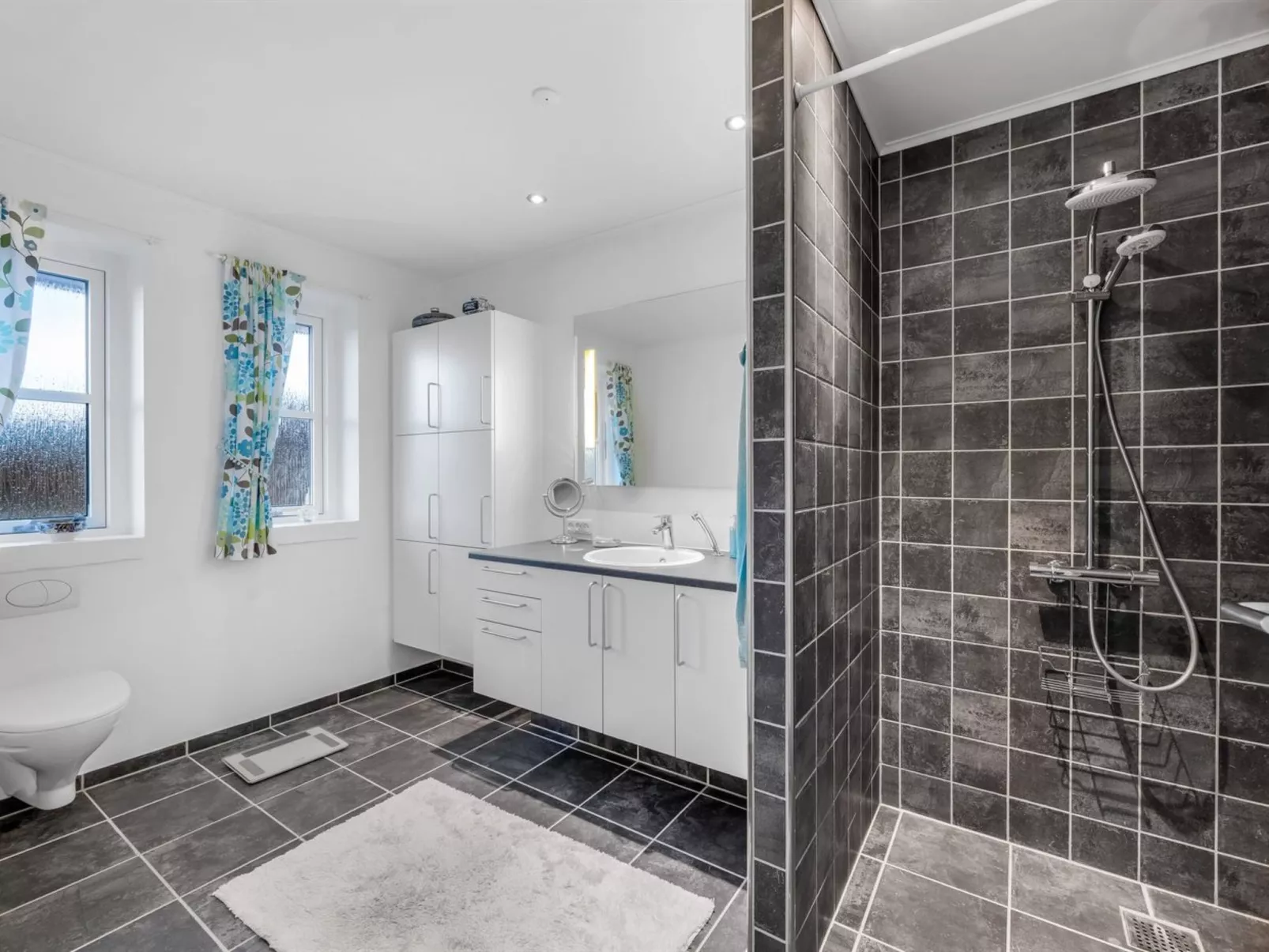 "Elsi" - 1.3km from the sea-Inside