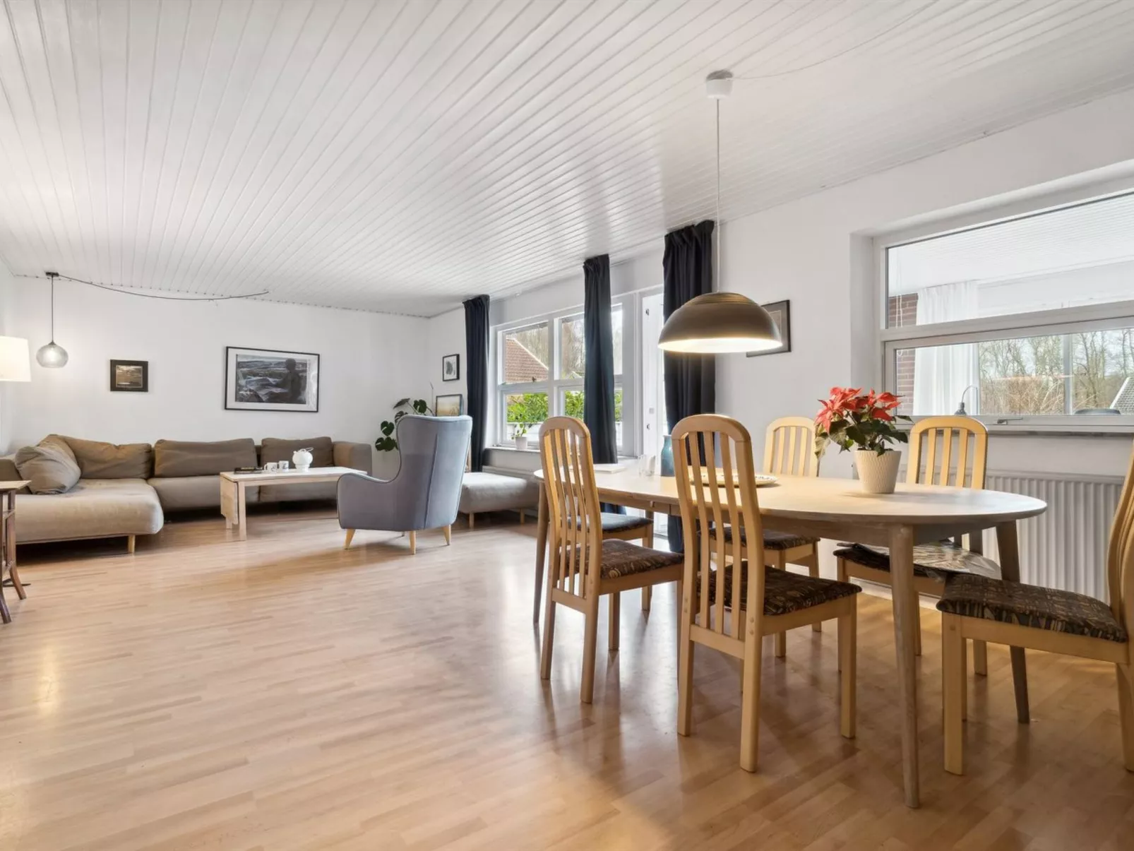 "Yrjö" - 1km from the sea-Inside