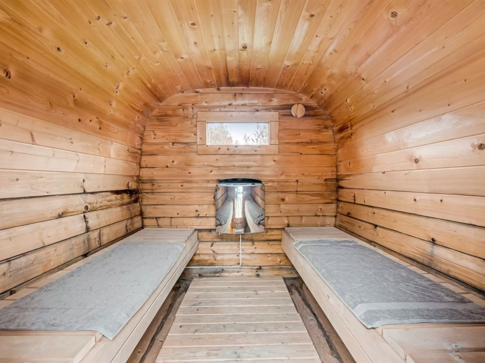 "Orm" - 2.3km from the sea-Drinnen