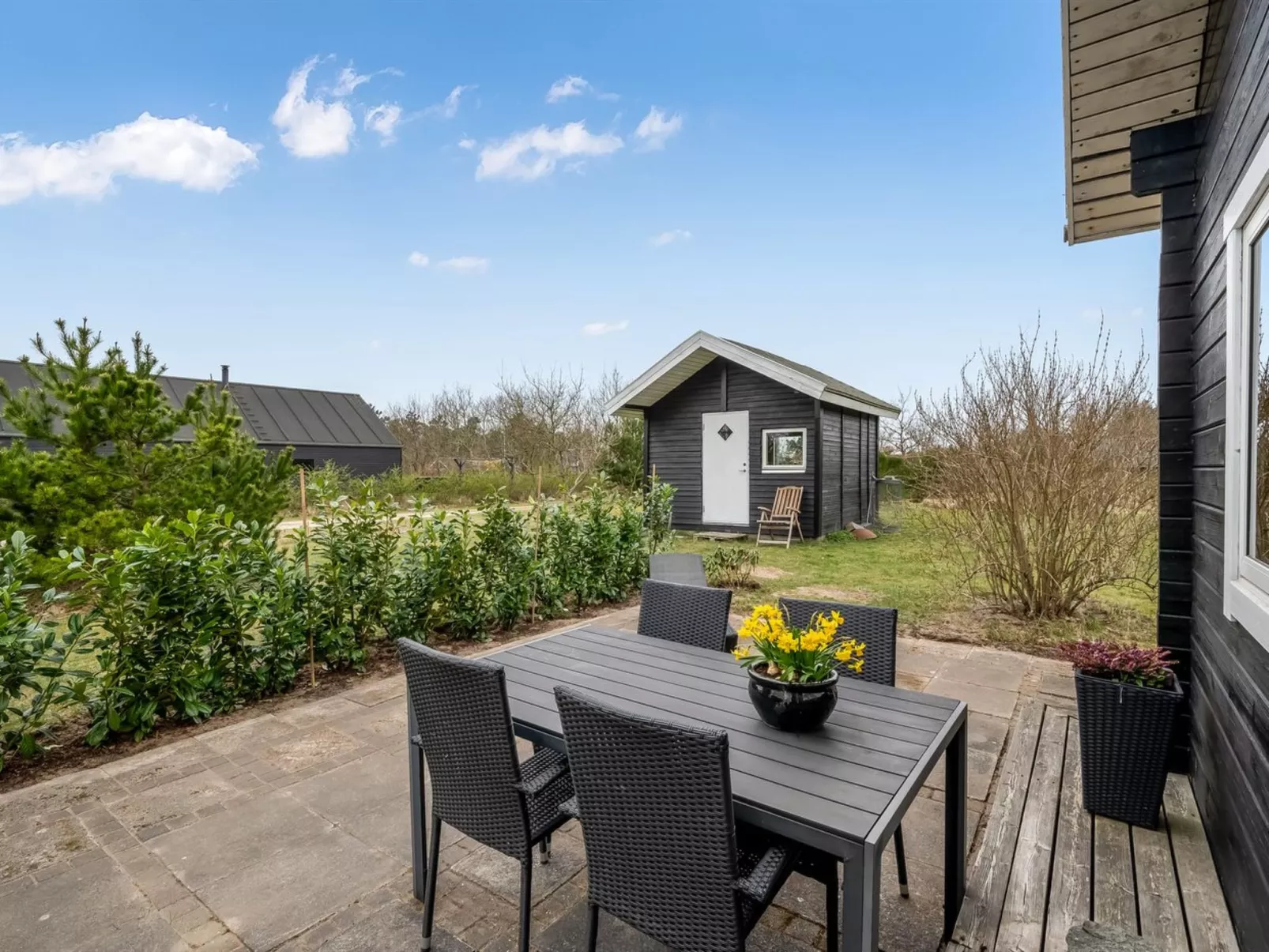 "Oddger" - 250m to the fjord-Draußen