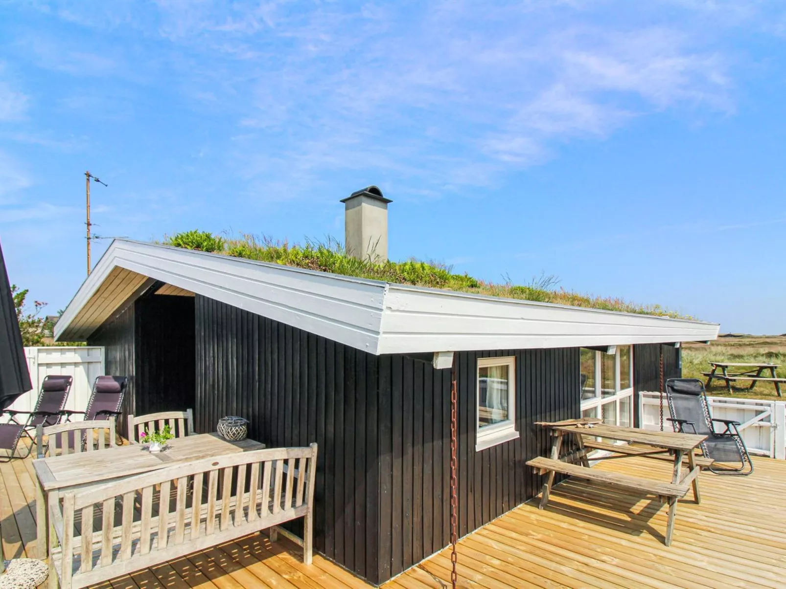 "Scarlett" - 300m from the sea-Outside