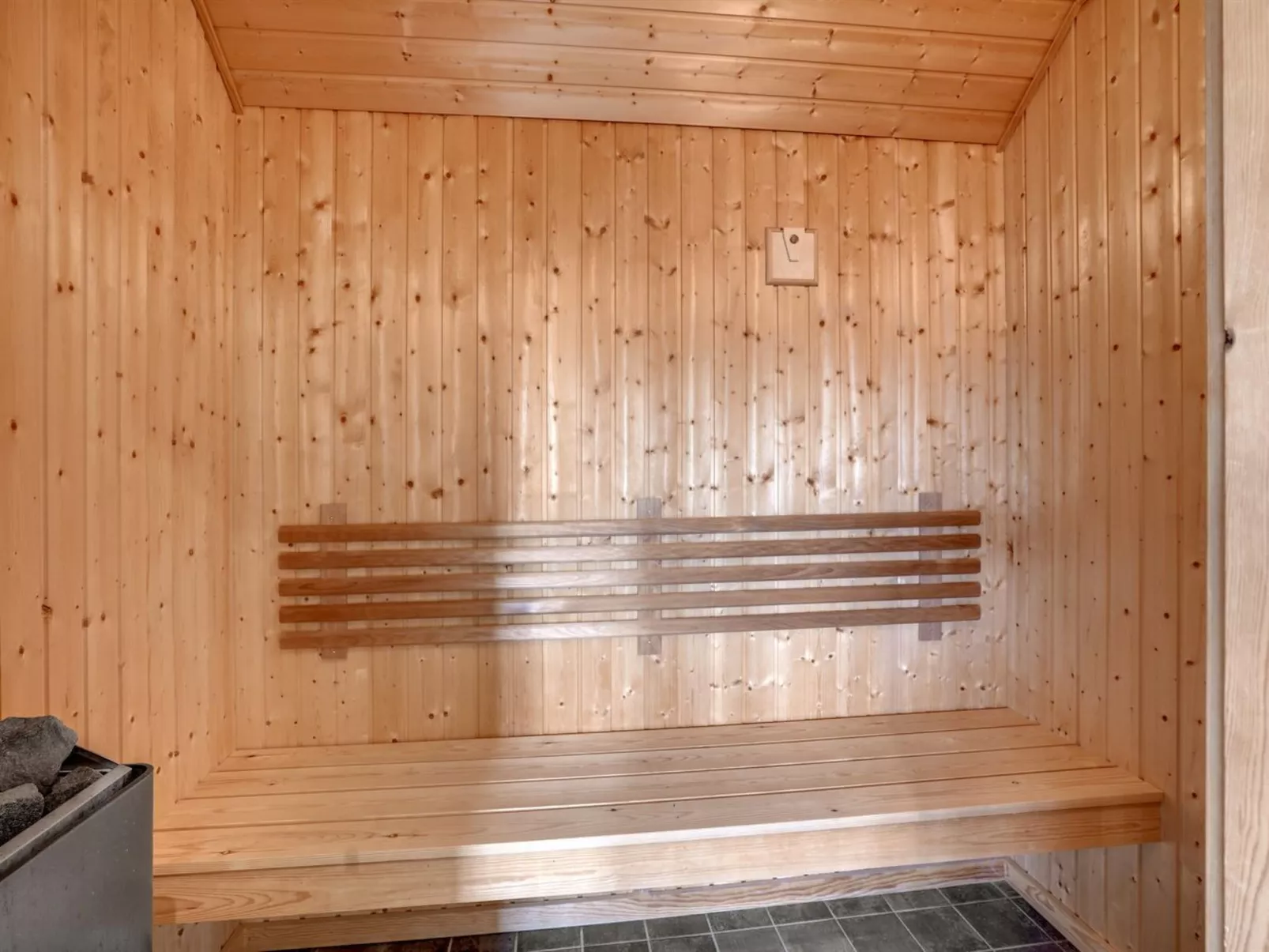 "Oskari" - 1.3km from the sea-Inside