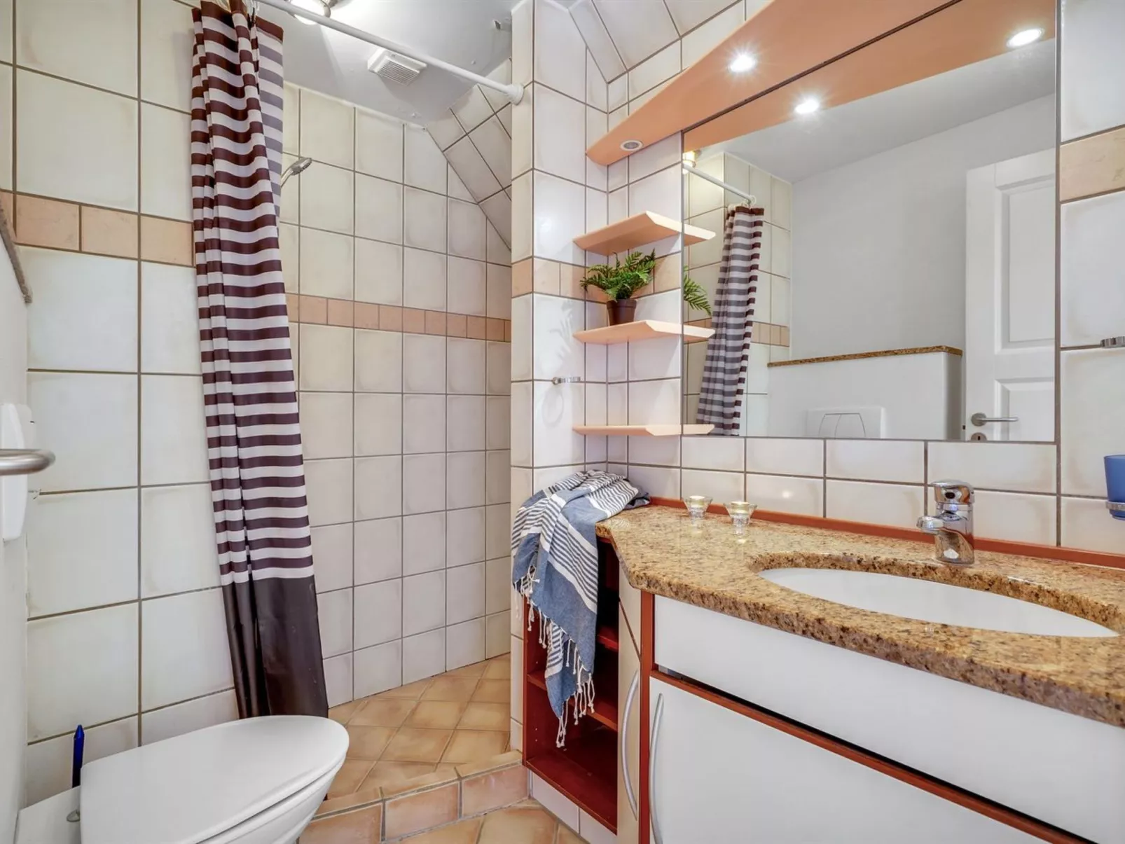 "Oneida" - 800m from the sea-Inside