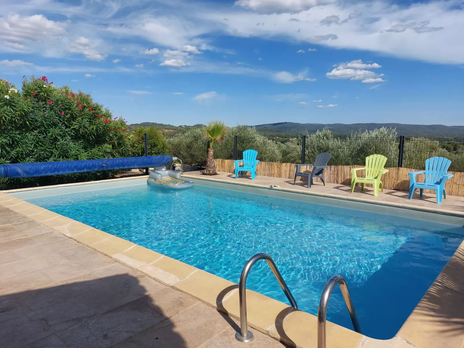 Les Lauriers Blancs-Outside