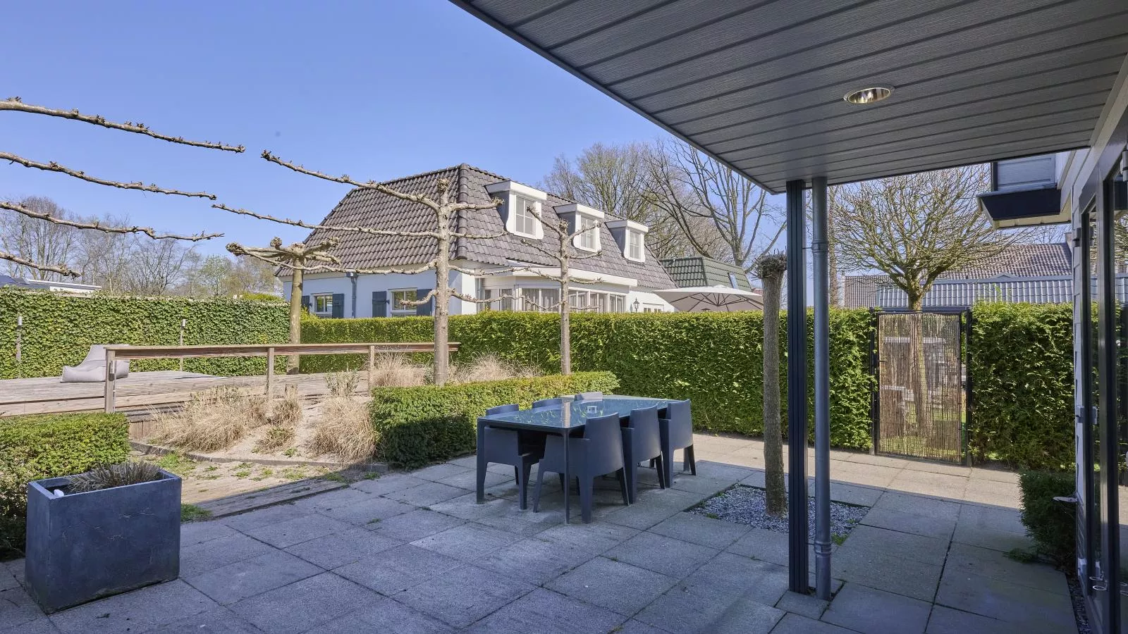 T Kaatsheuveltje 4-Gardens in summer