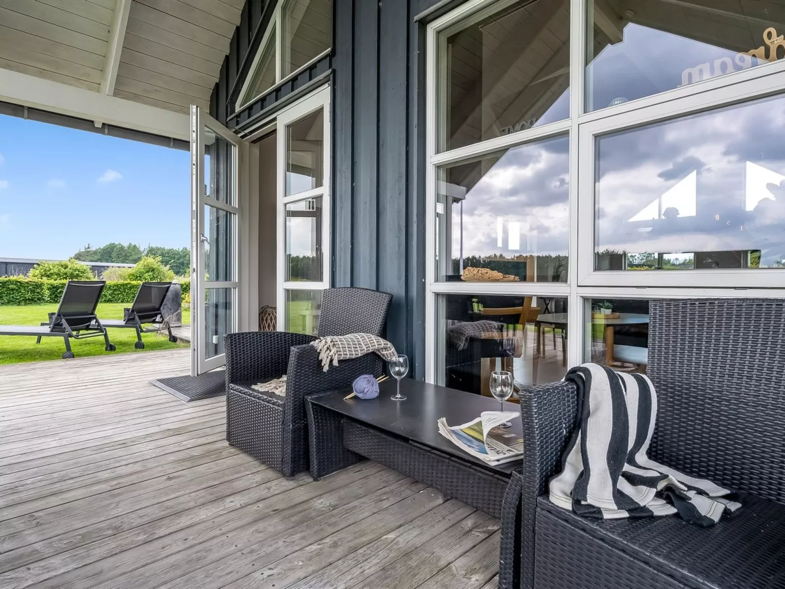 "Bernice" - 900m from the sea-Outside