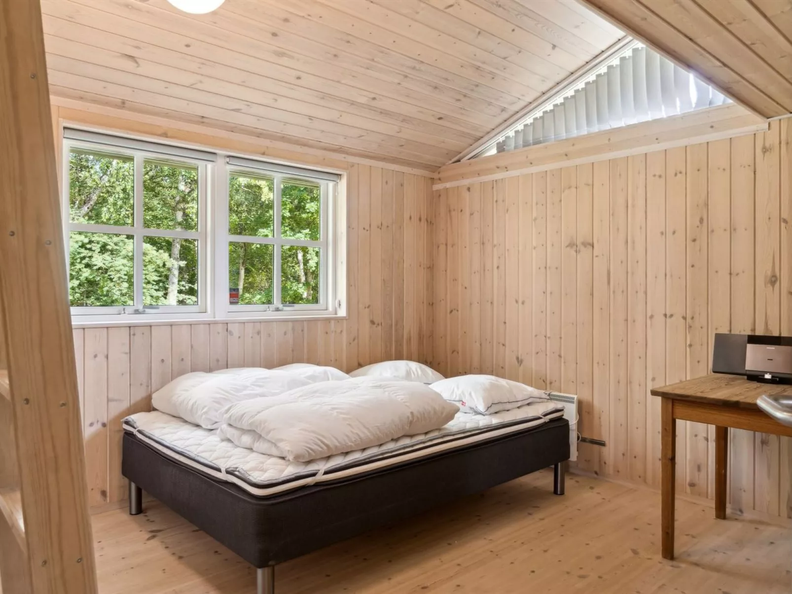 "Launo" - 1.1km to the fjord-Drinnen