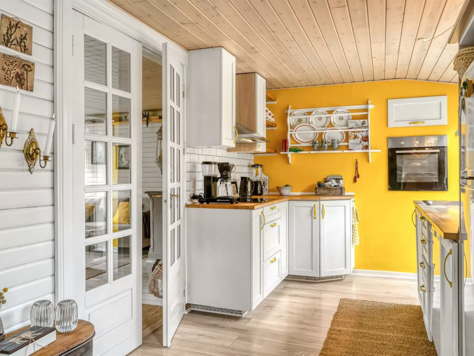 "Ellinore" -  from the sea-Drinnen