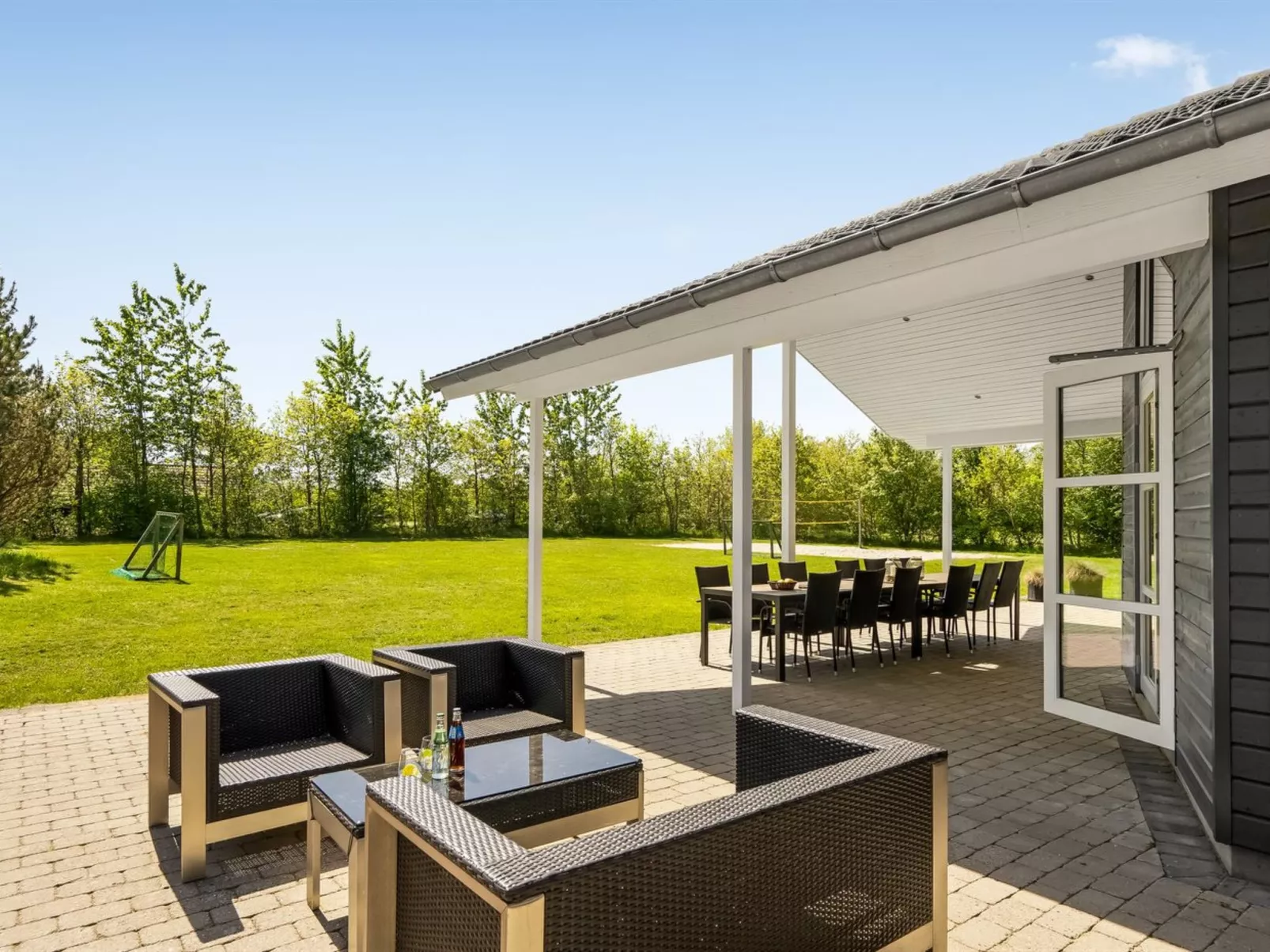 "Ahto" - 600m to the fjord-Outside