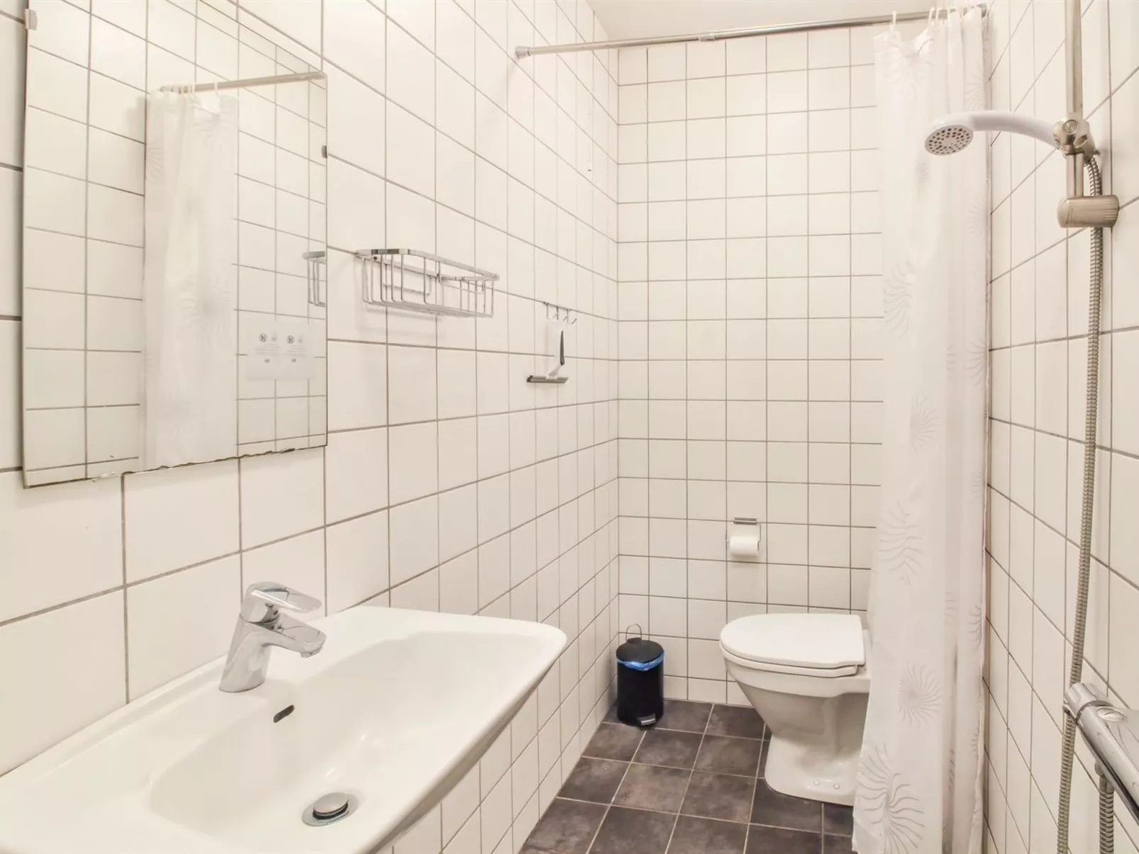 "Kiri" - 24km from the sea-Inside