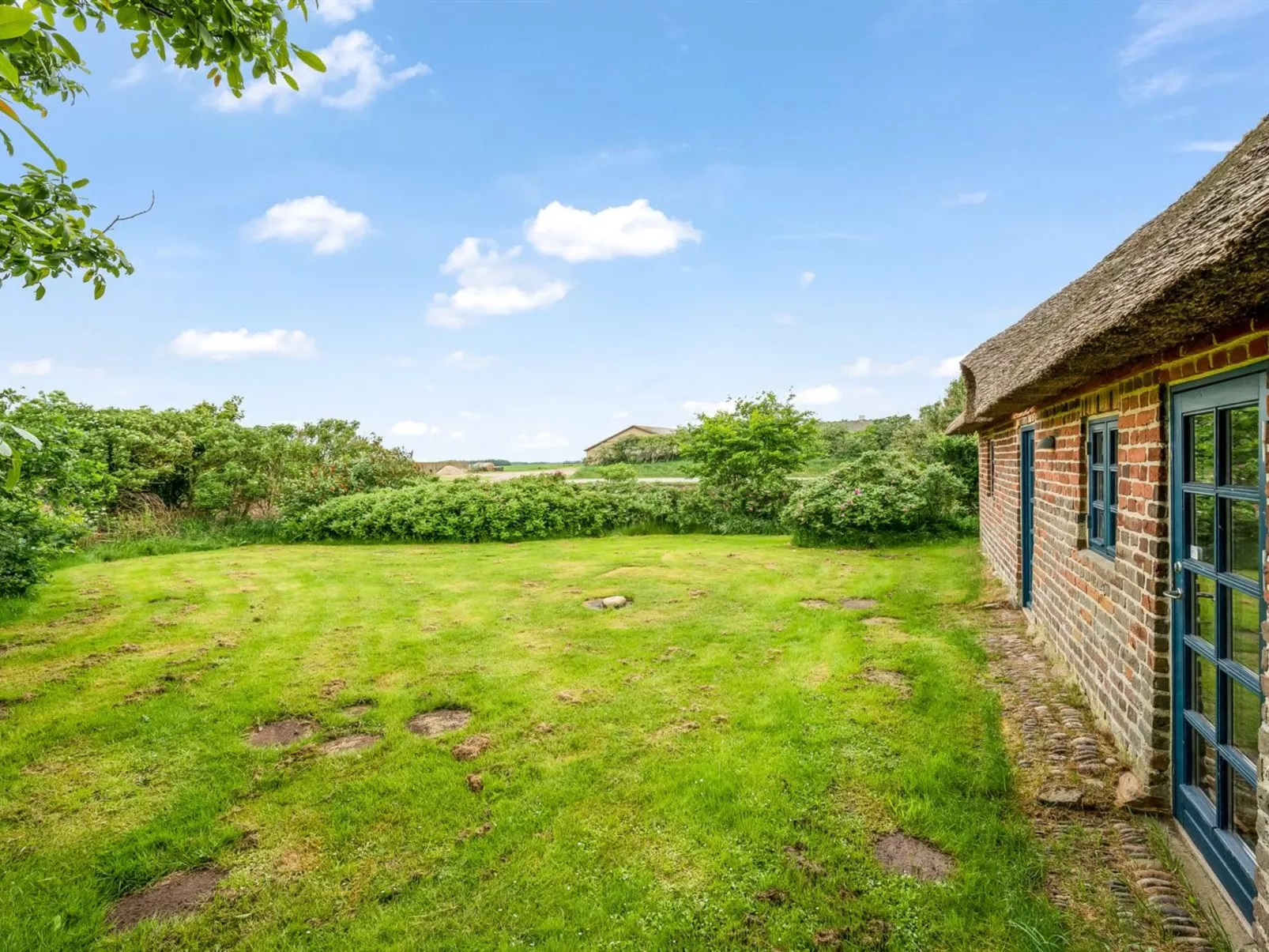 "Claus" - 1.5km to the fjord-Outside