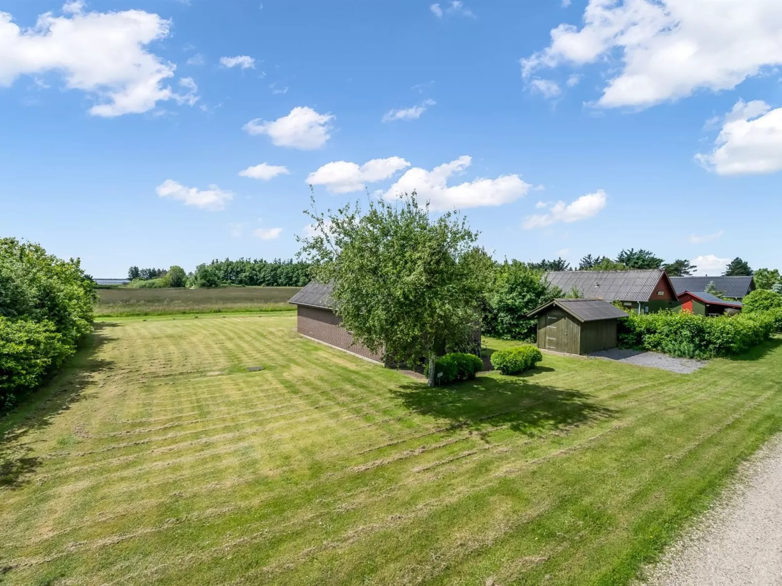 "Arlin" - 380m to the fjord-Outside